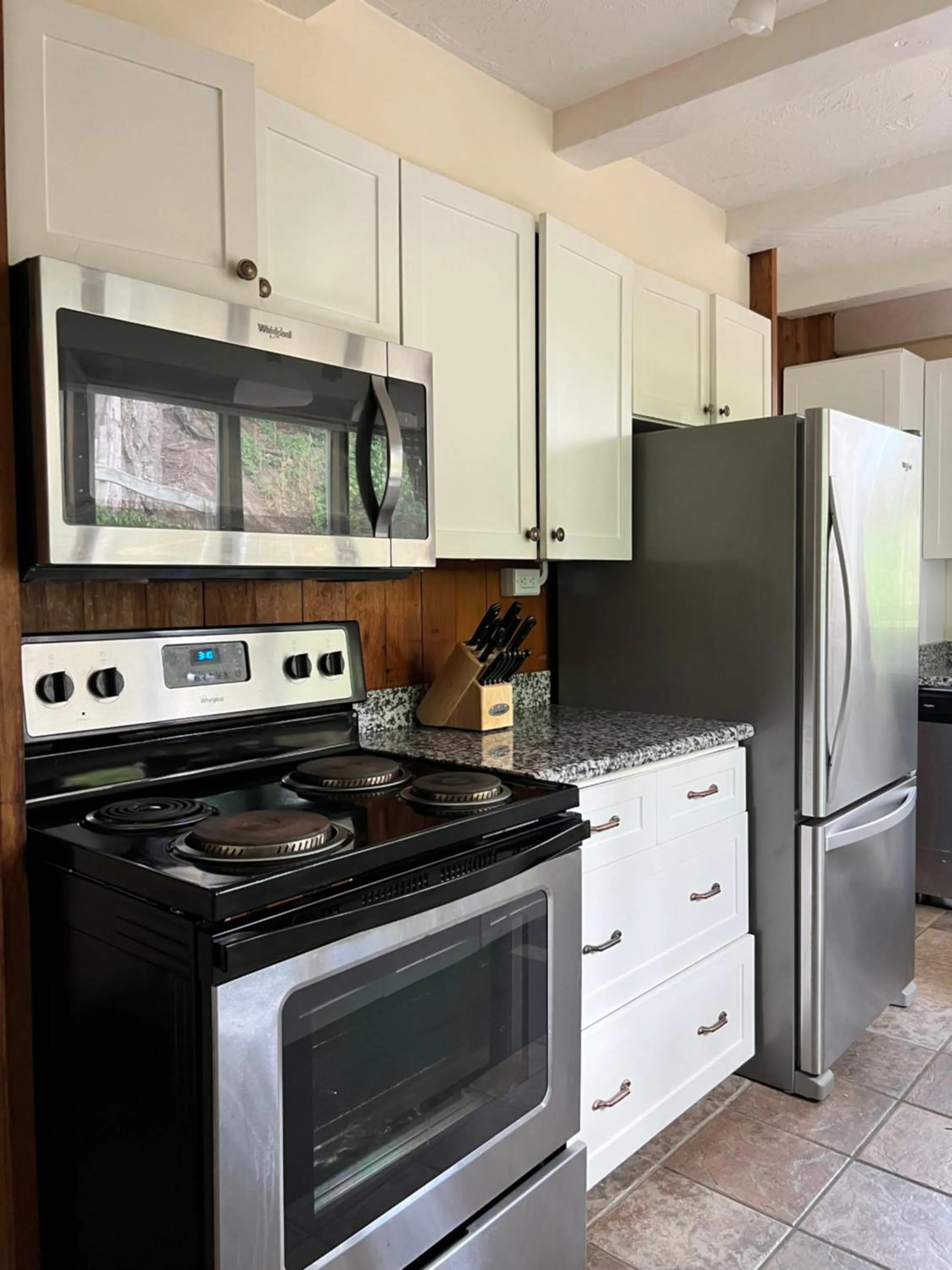 Kitchen or kitchenette in Sea Edge Beachside Hotel
