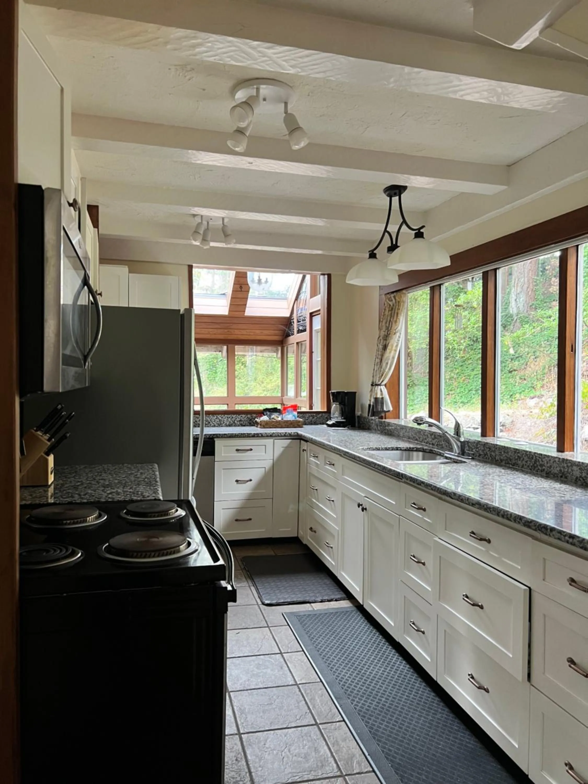 Sea Edge Beachside Hotel