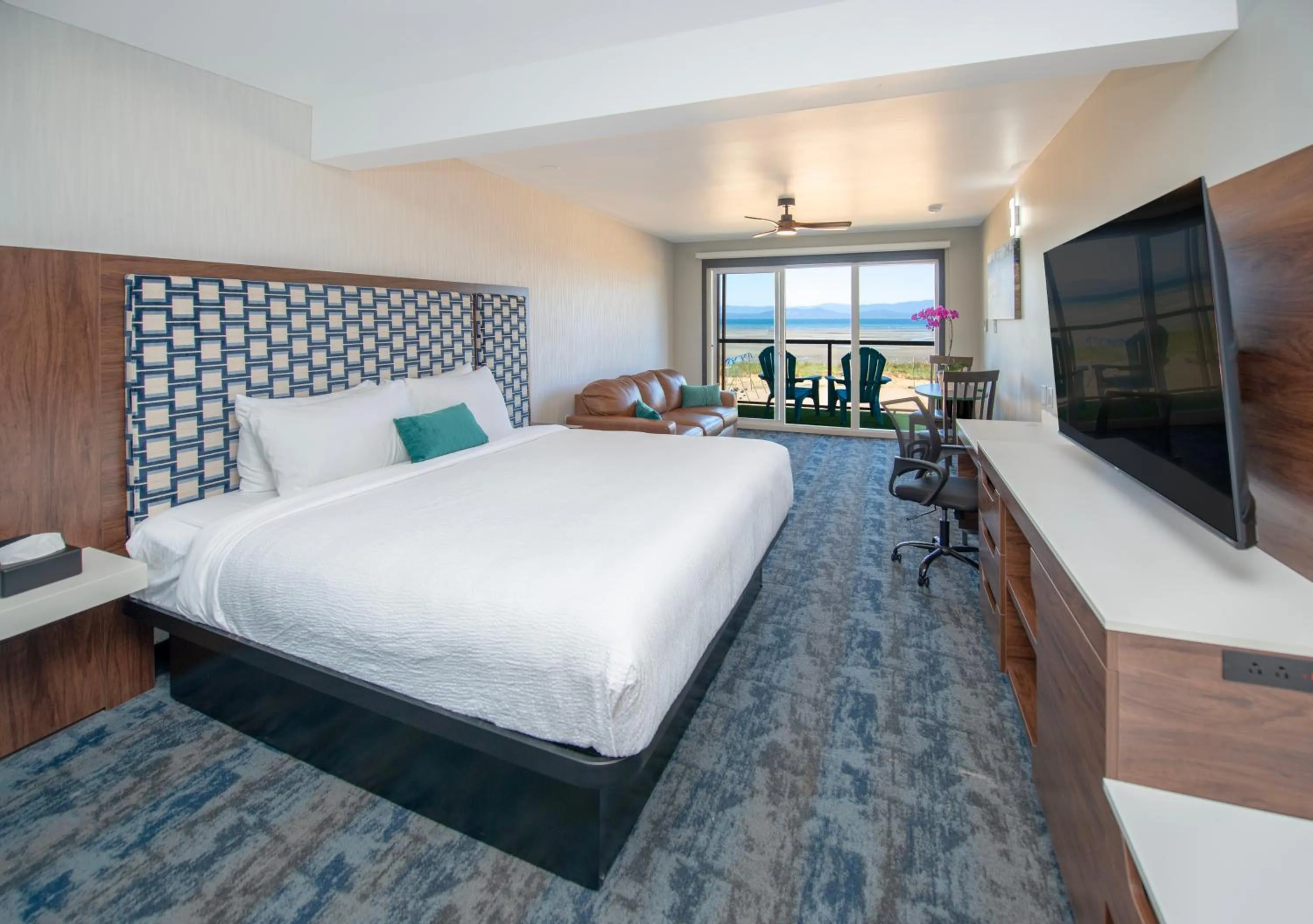 Bedroom, Bed in Sea Edge Beachside Hotel