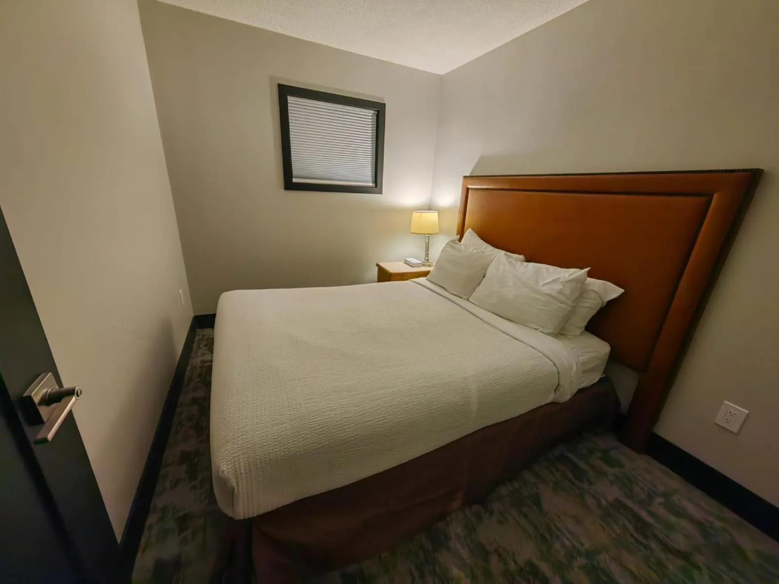 Bedroom, Bed in Sea Edge Beachside Hotel