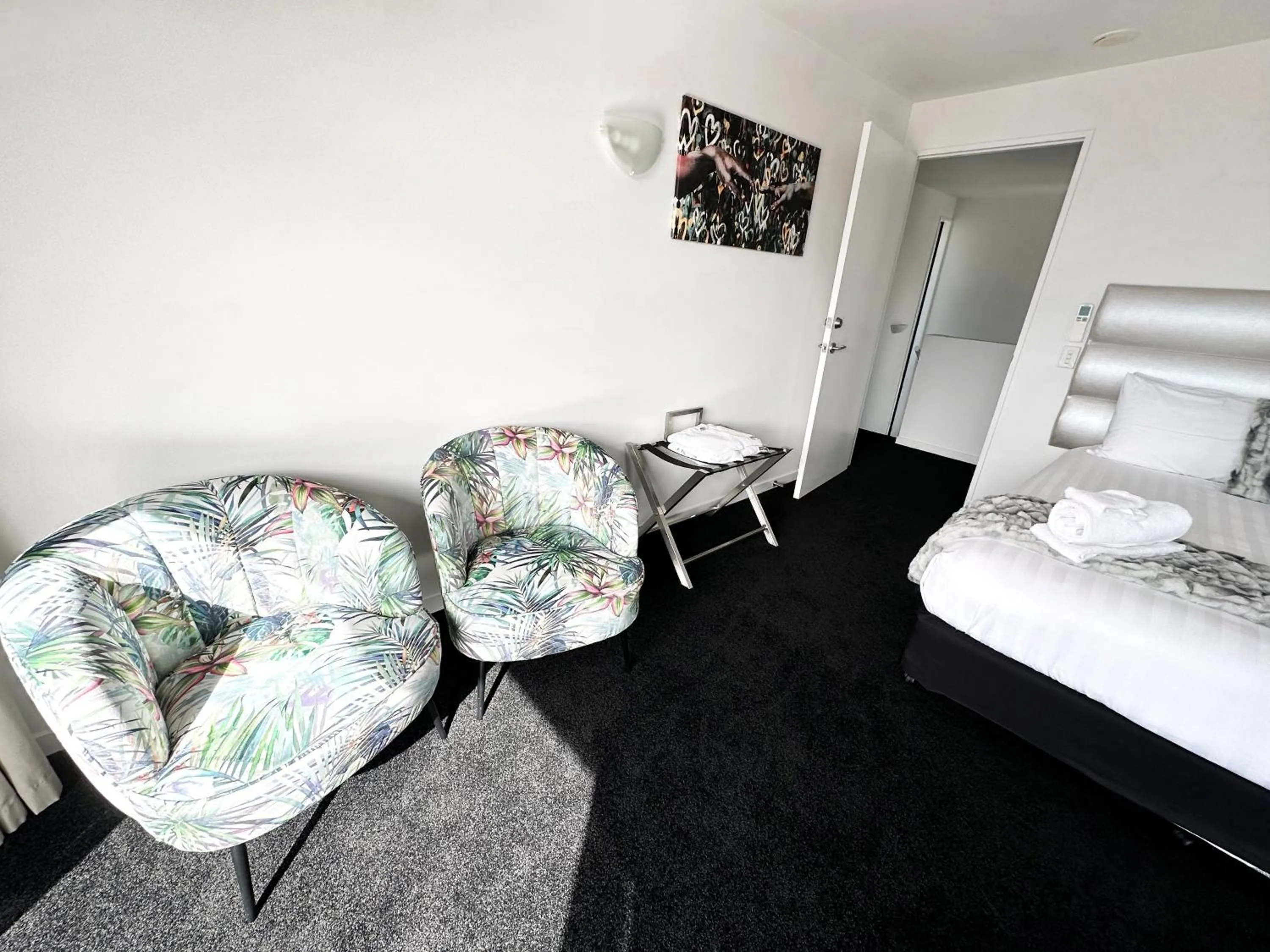 Bedroom, Bed in Delorenzo Studio Apartments