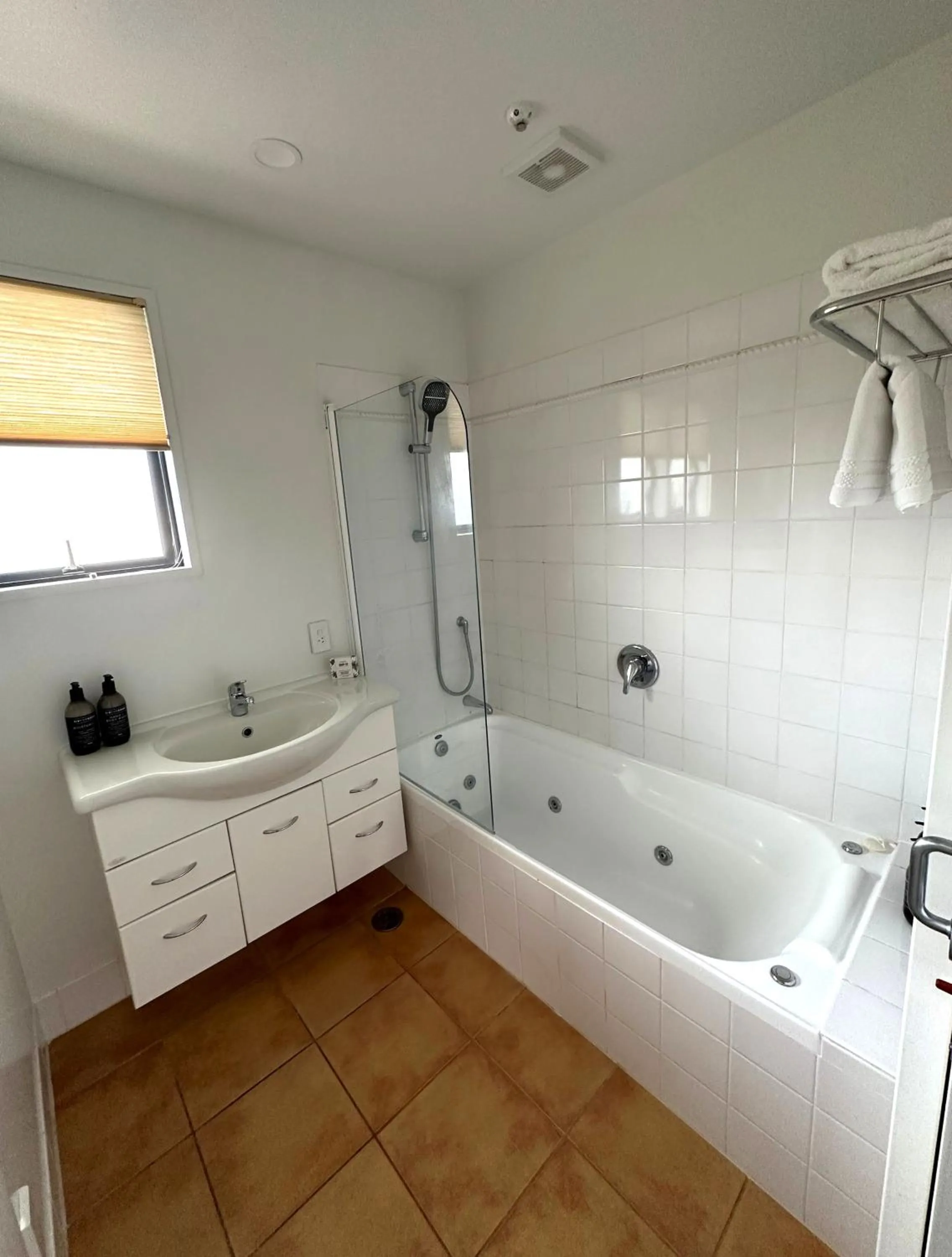 Bathroom in Delorenzo Studio Apartments