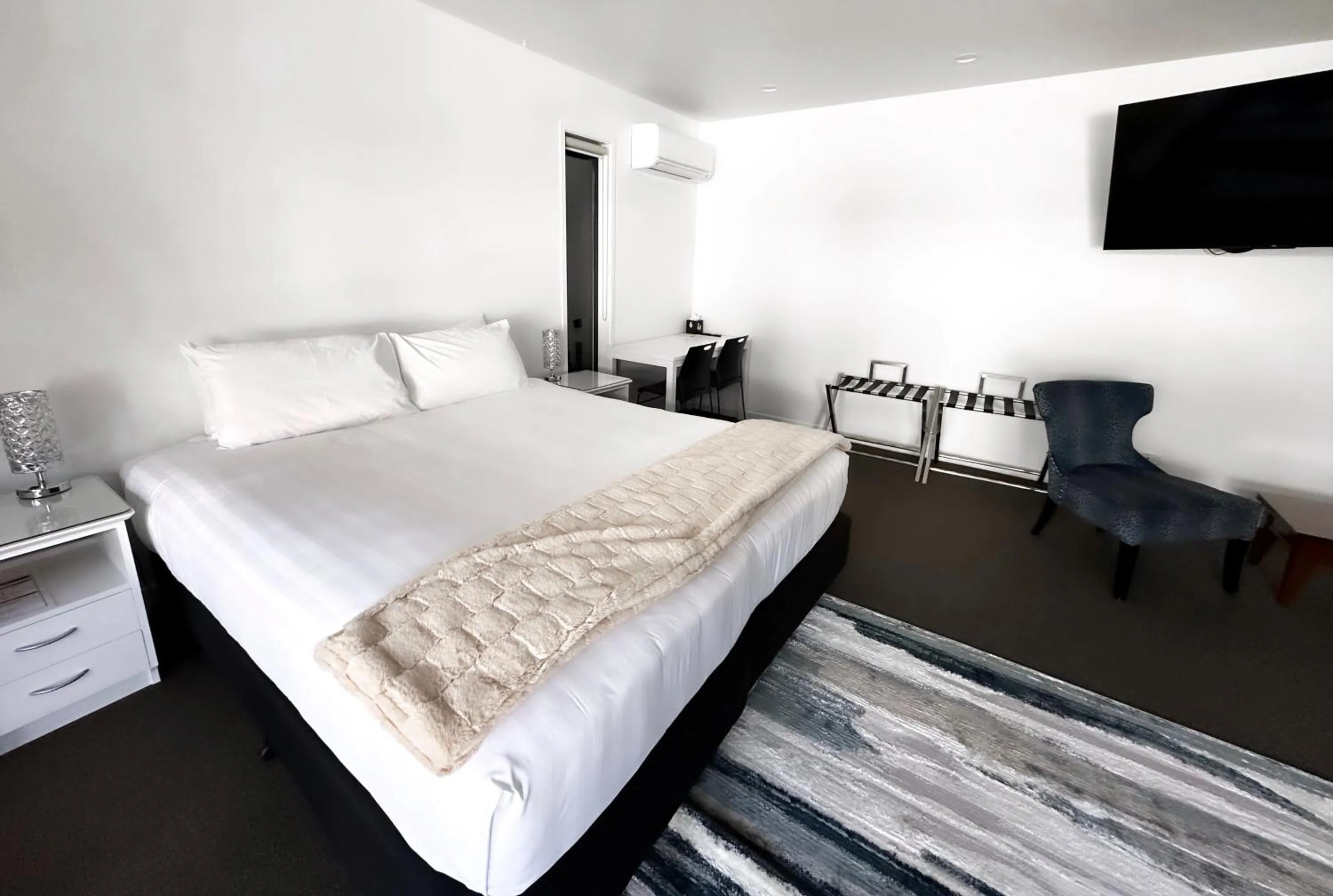 Bed in Delorenzo Studio Apartments