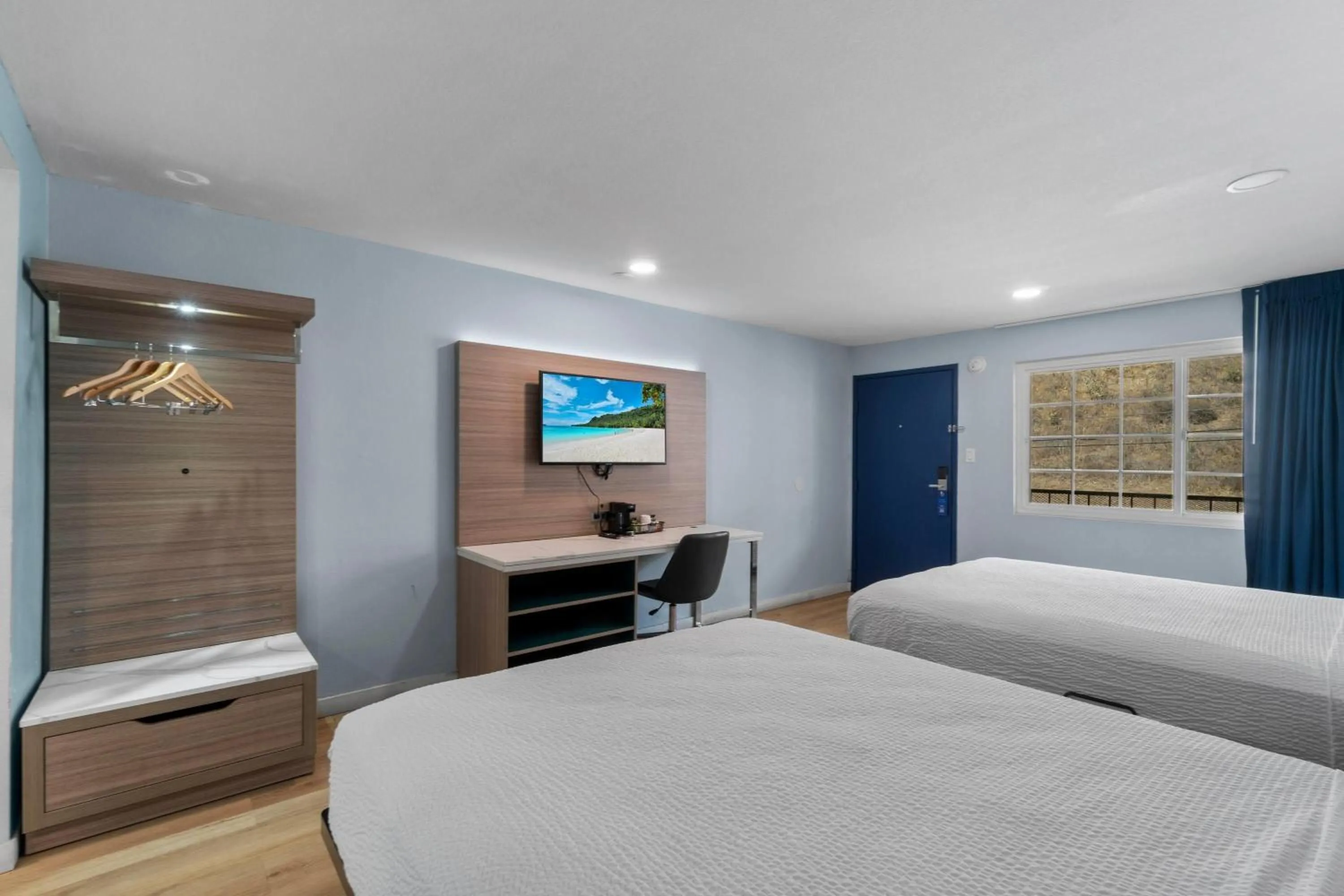 Photo of the whole room, Bed in Travelodge by Wyndham Fairplex Pomona