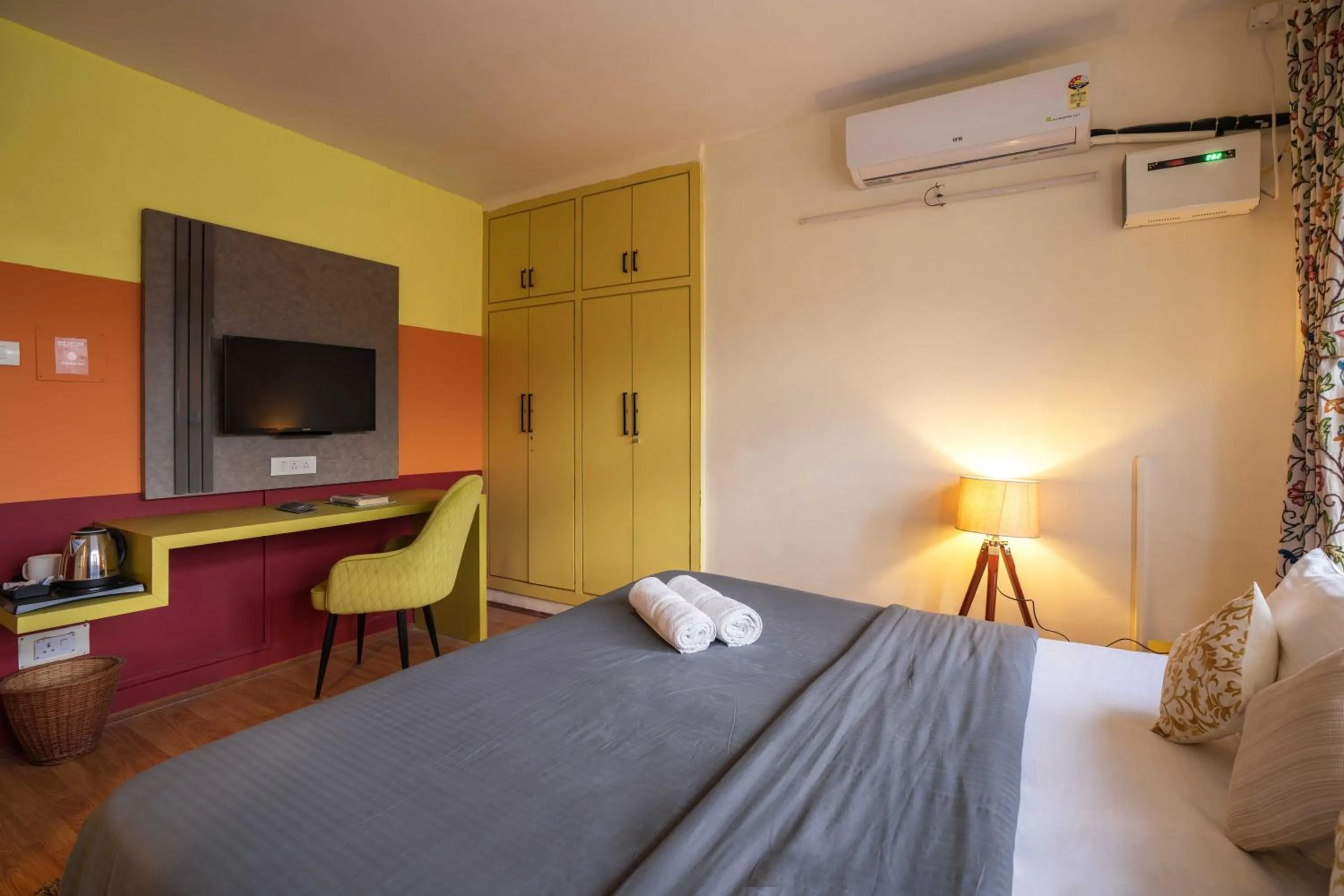 TV and multimedia, Bed in Zostel Srinagar