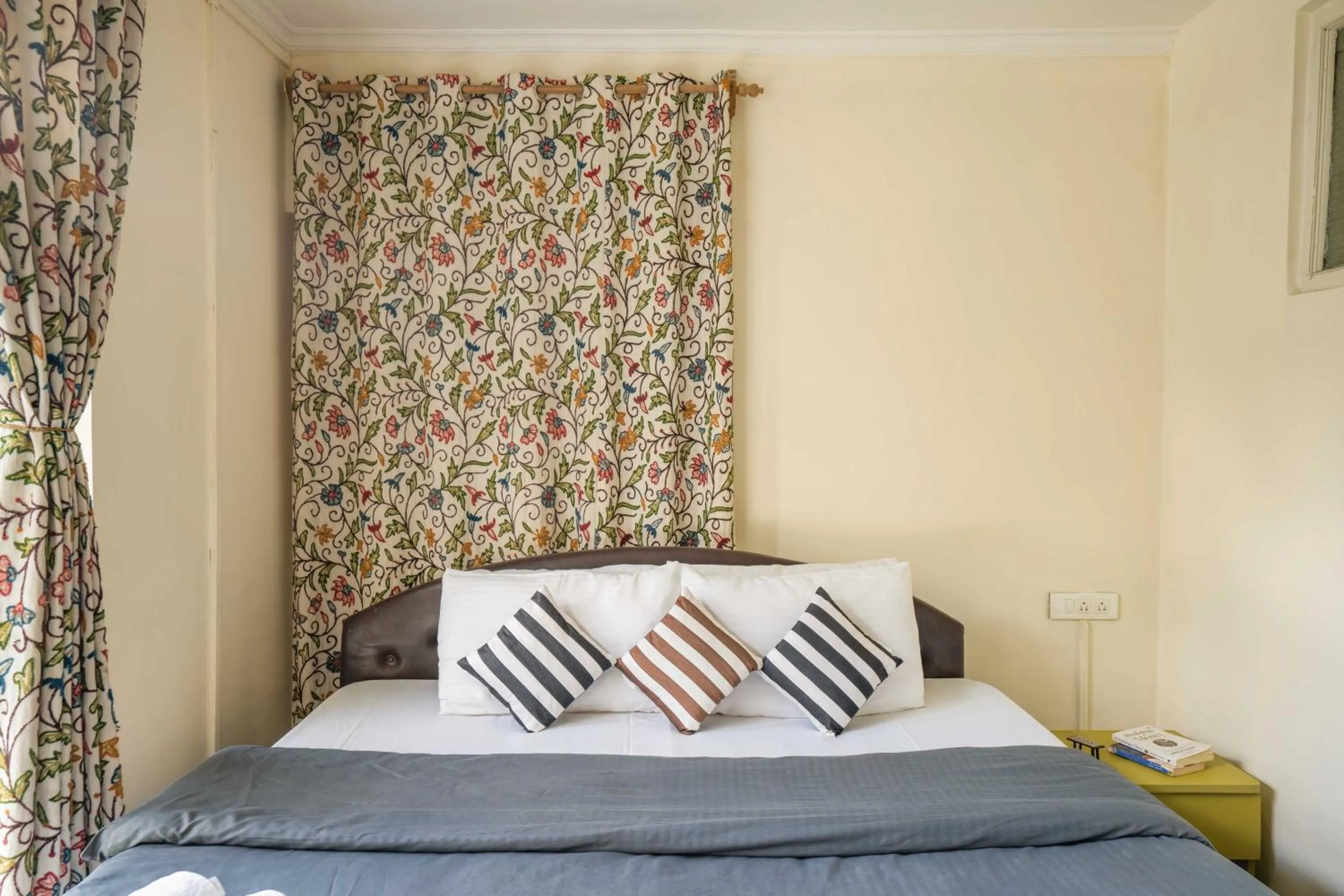 Bed in Zostel Srinagar