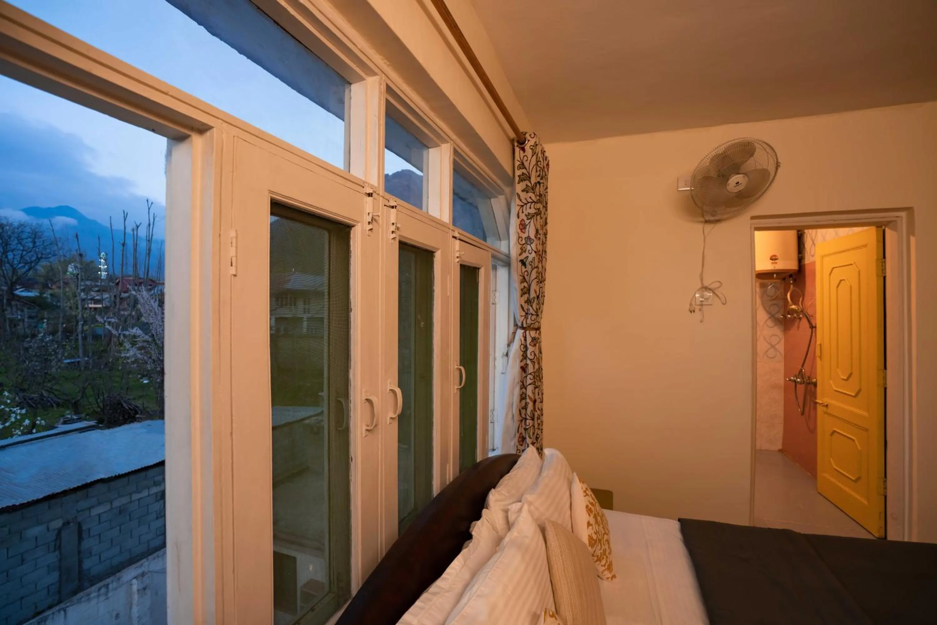 Bed in Zostel Srinagar