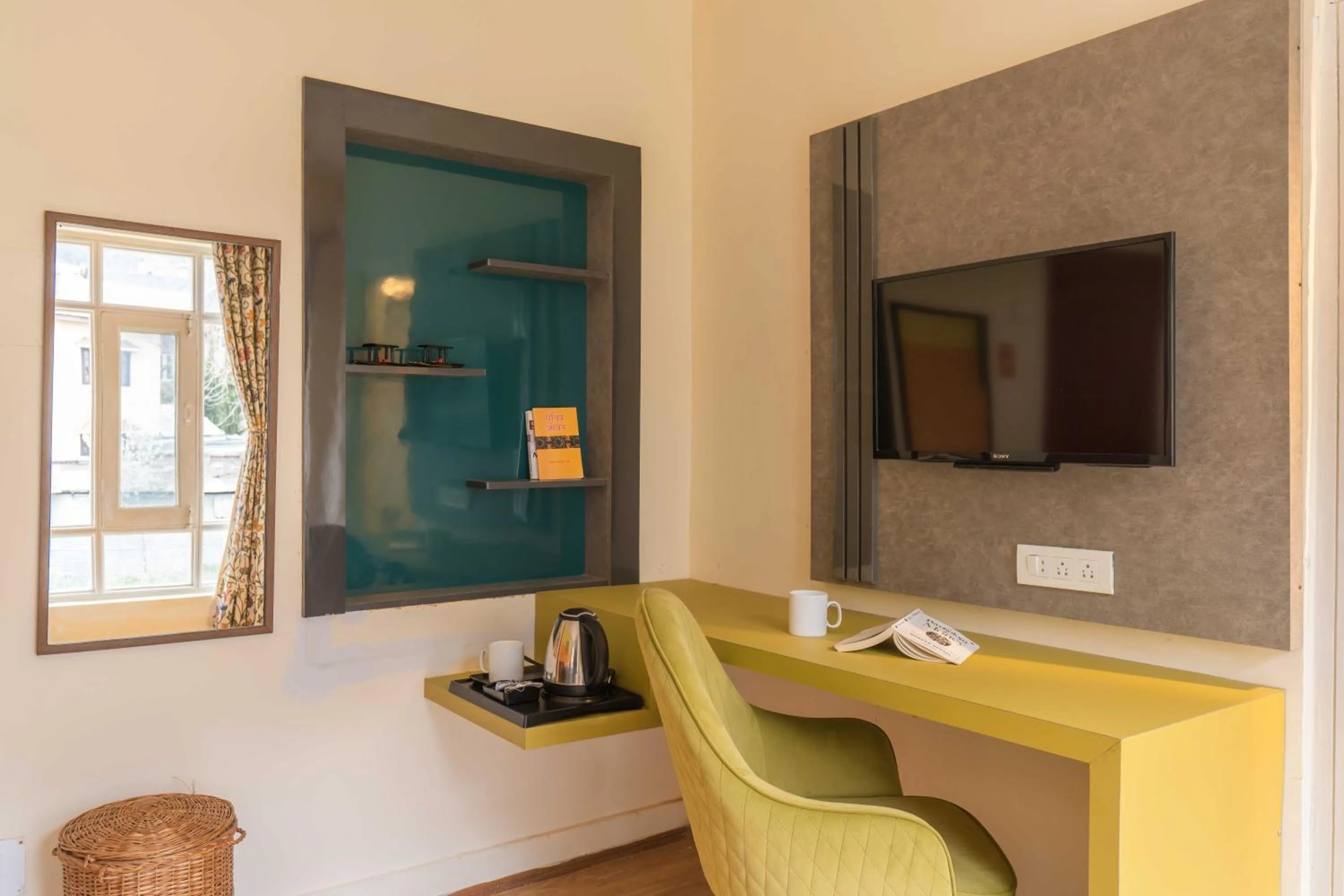 TV and multimedia in Zostel Srinagar