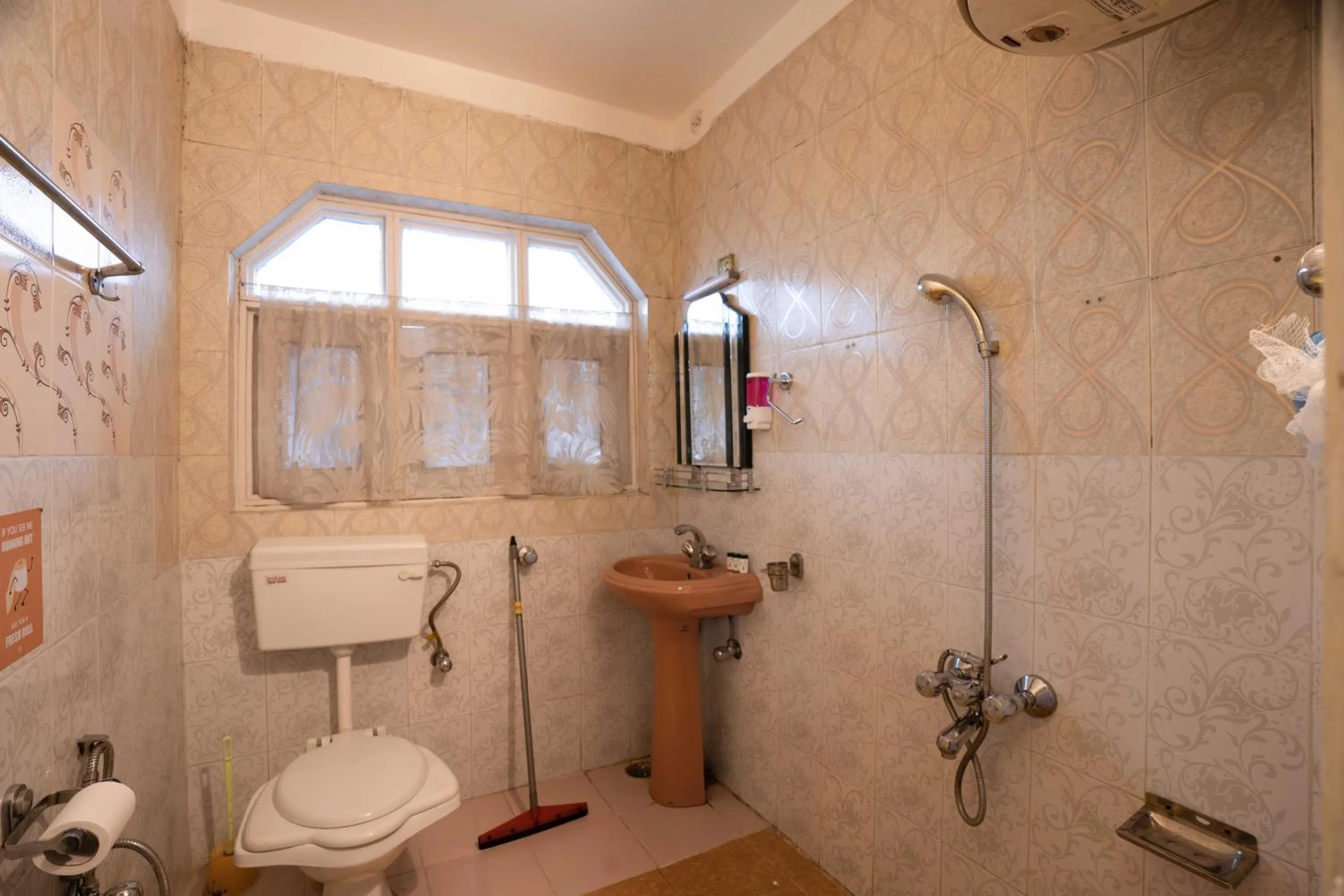 Shower in Zostel Srinagar