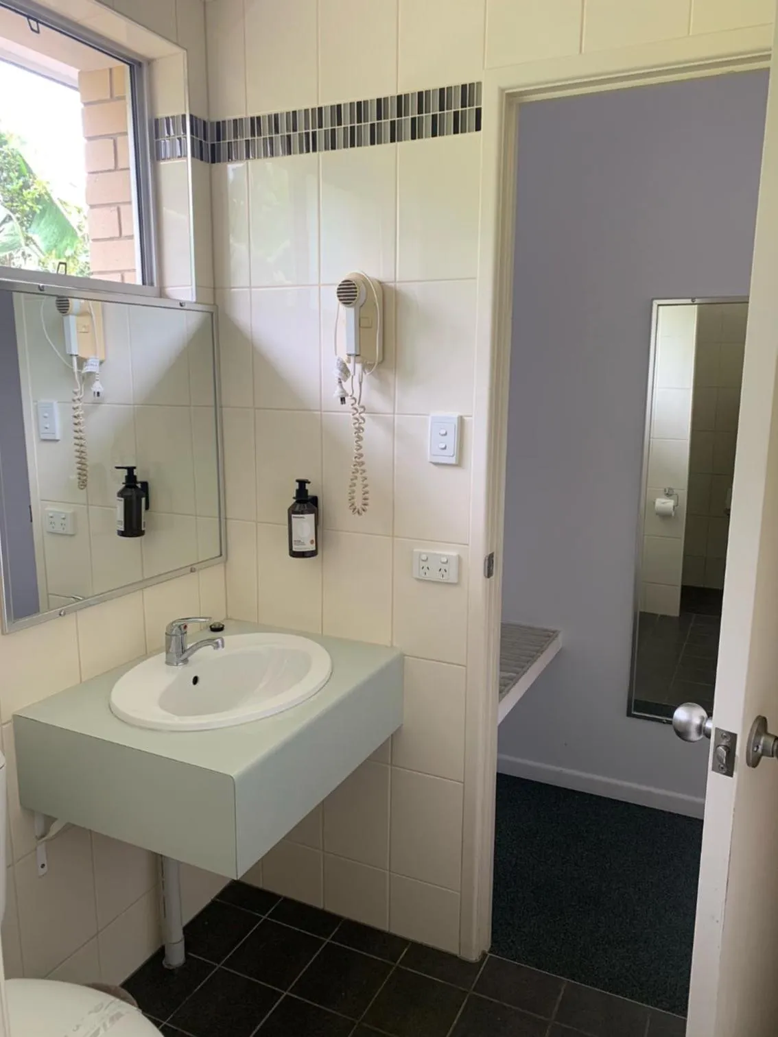 Bathroom in Shady Rest Motel