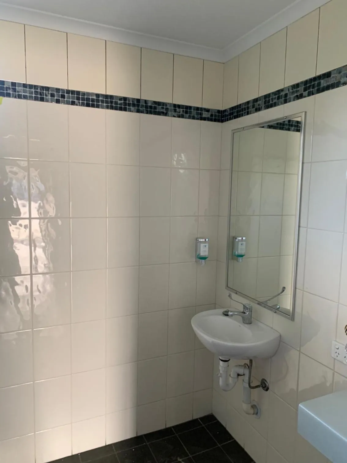 Bathroom in Shady Rest Motel