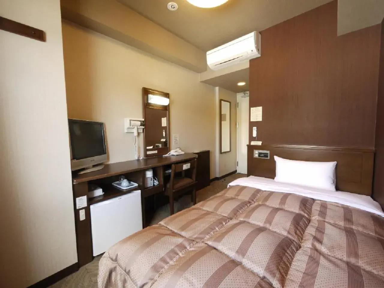 Comfort Single Room - single occupancy - Non-Smoking in Hotel Route-Inn Dai-ni Suwa Inter Comfort Single Room - single occupancy - Non-Smoking in Hotel Route-Inn Dai-ni Suwa Inter
