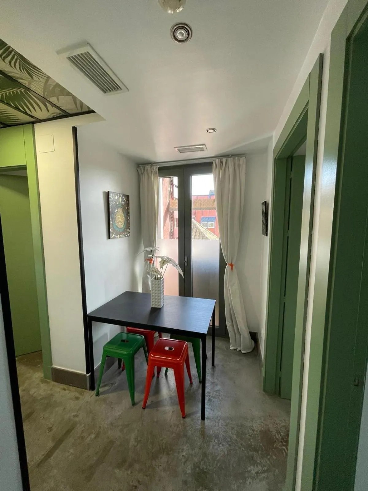 Dining area in Urban House Siurot 33