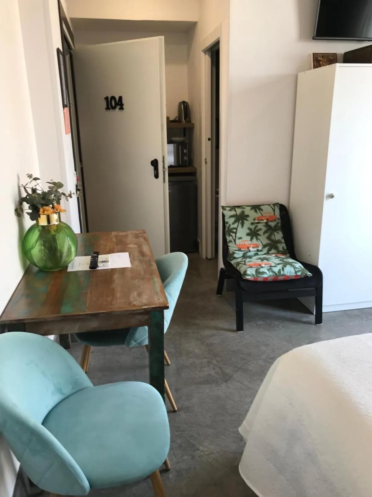 Seating area in Urban House Siurot 33