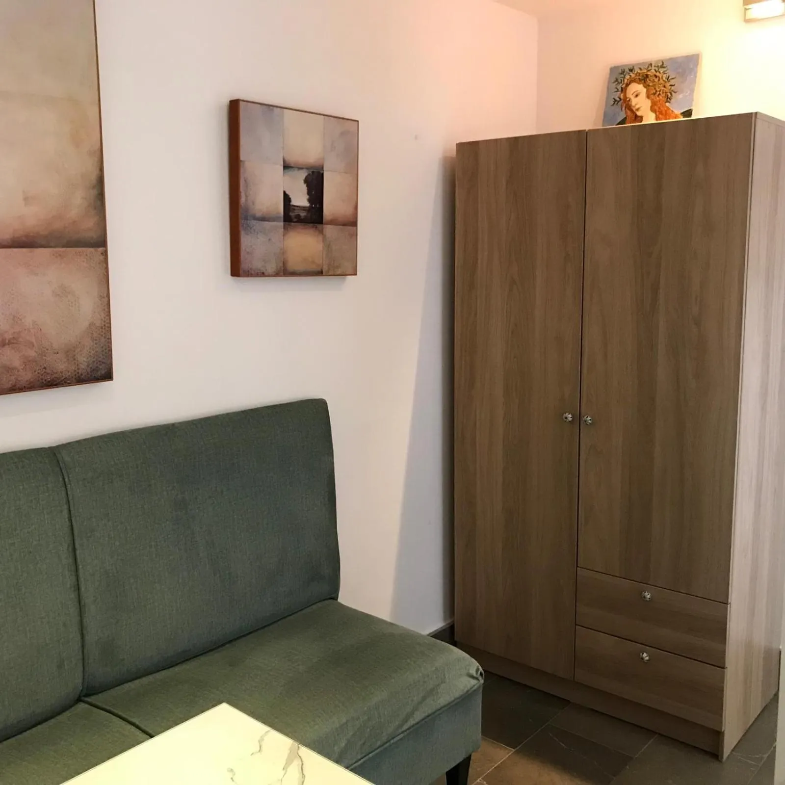 wardrobe in Urban House Siurot 33