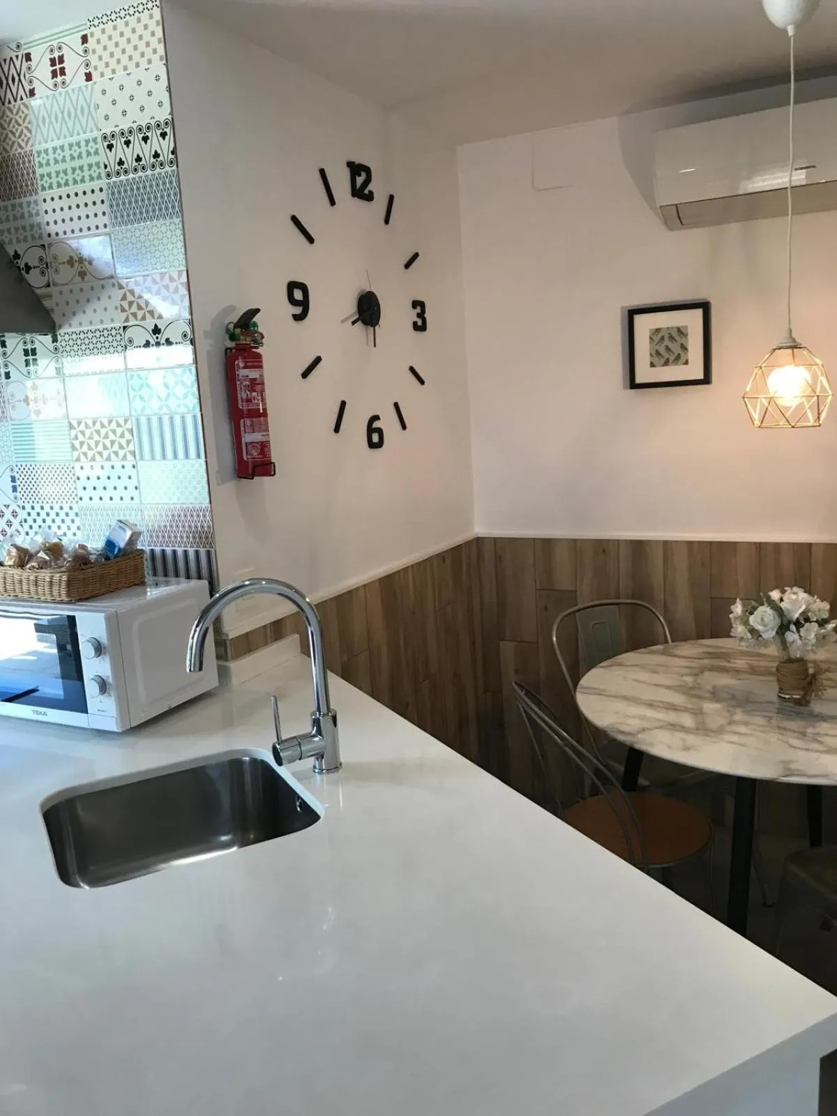 Kitchen or kitchenette in Urban House Siurot 33