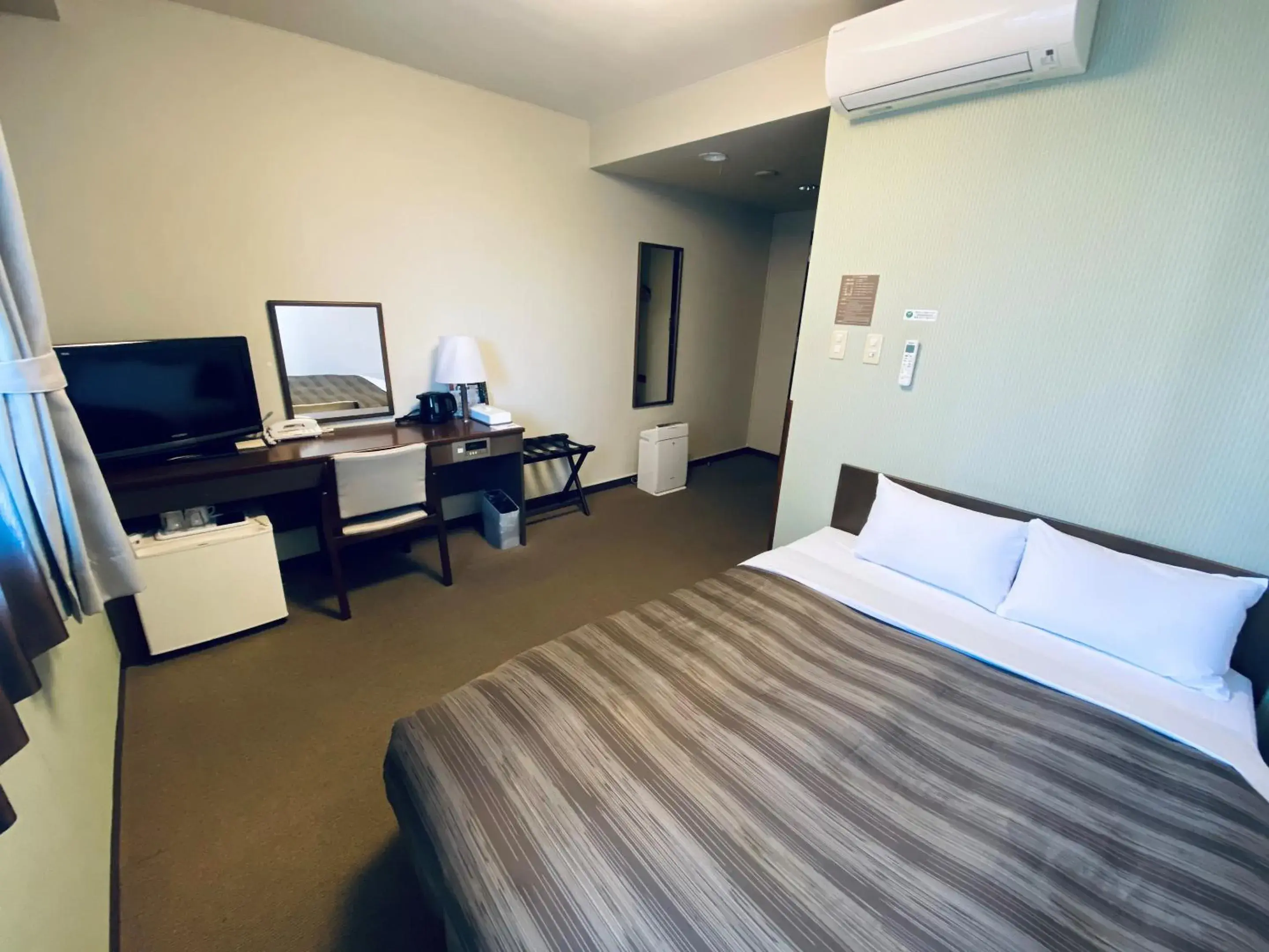 Standard Double Room - single occupancy - Smoking in Hotel Route-Inn Kamisuwa Standard Double Room - single occupancy - Smoking in Hotel Route-Inn Kamisuwa