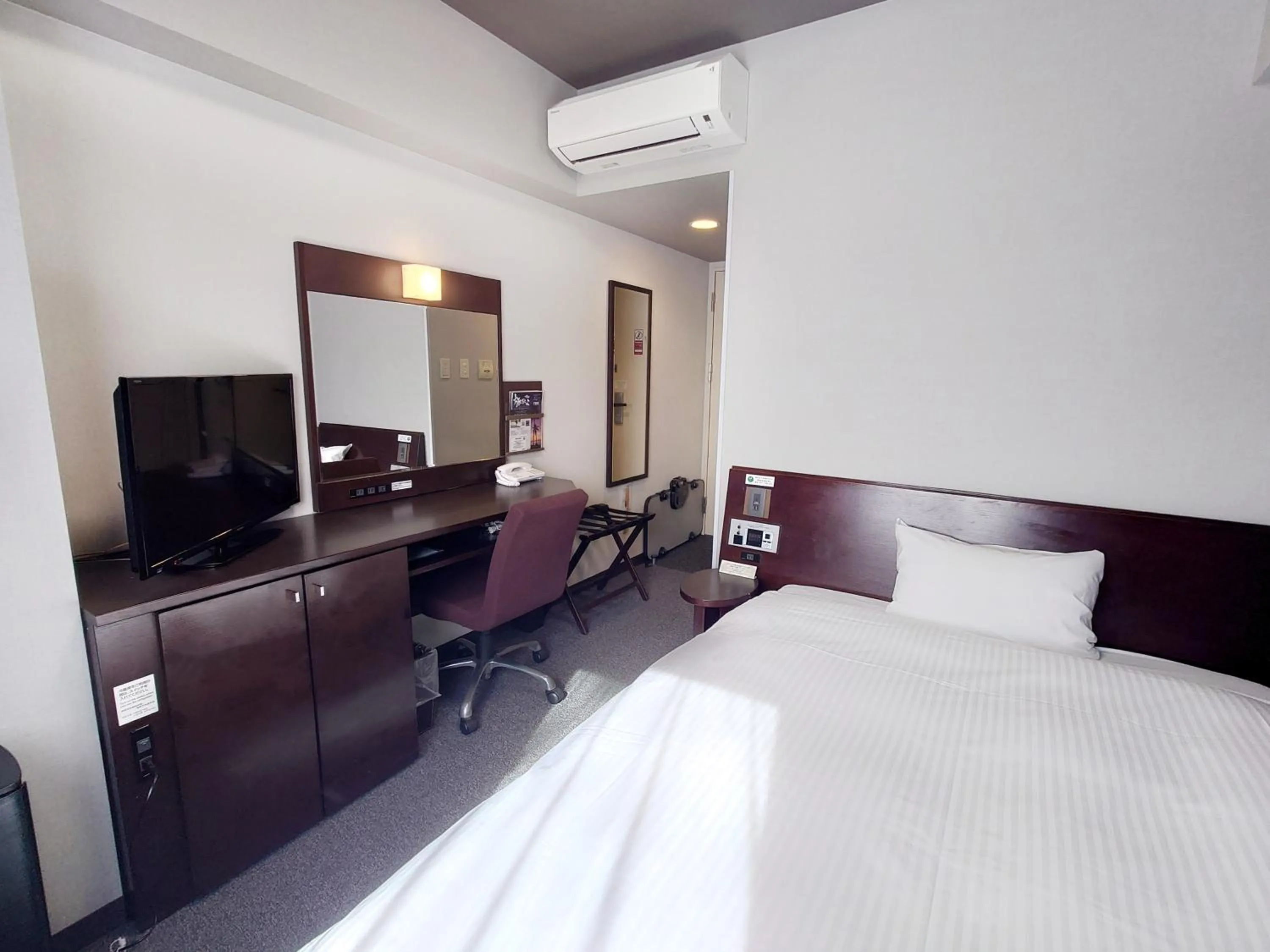 Photo of the whole room, Bed in Hotel Route-Inn Komagane Inter