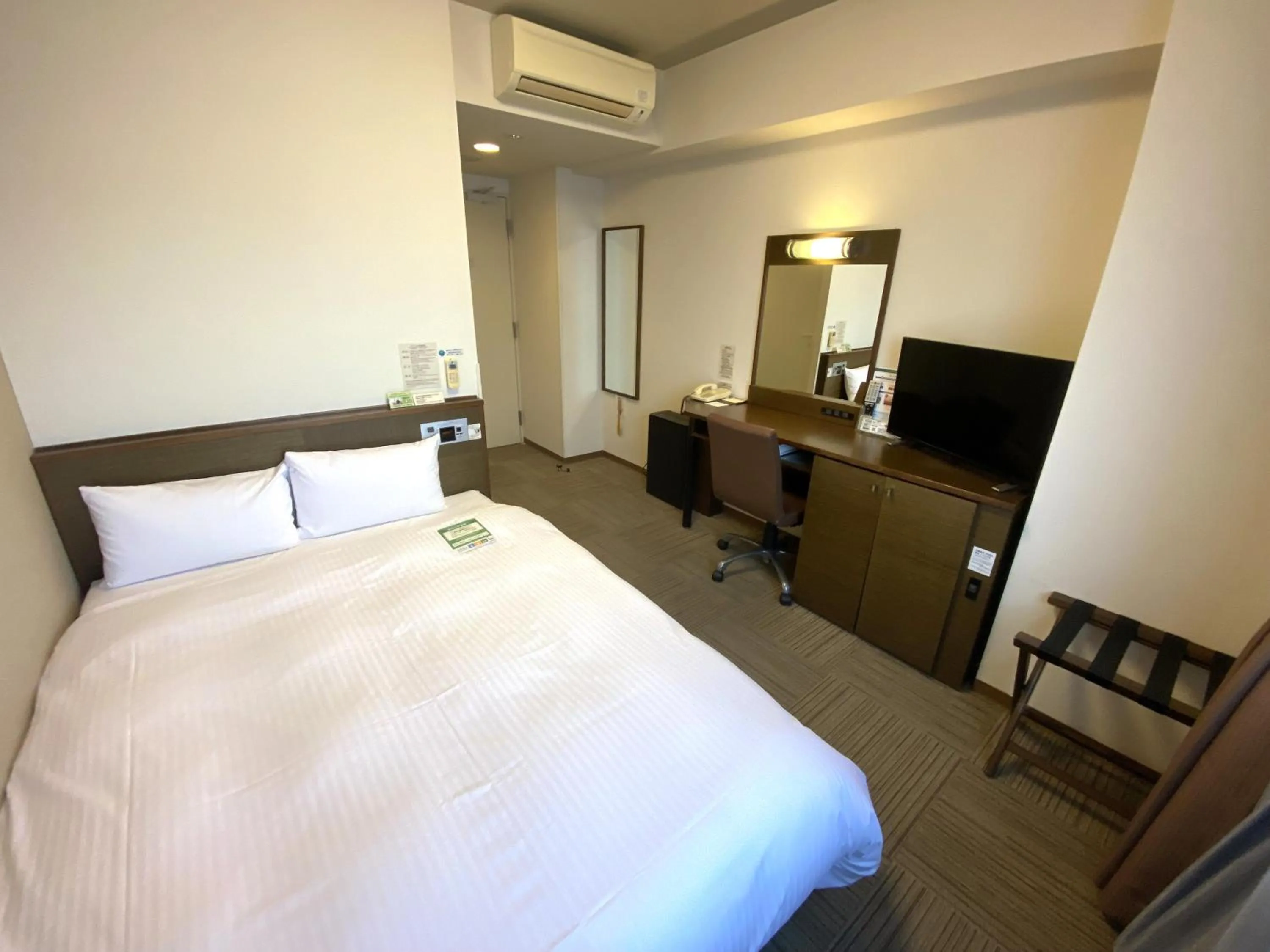Photo of the whole room, Bed in Hotel Route-Inn Hanamaki
