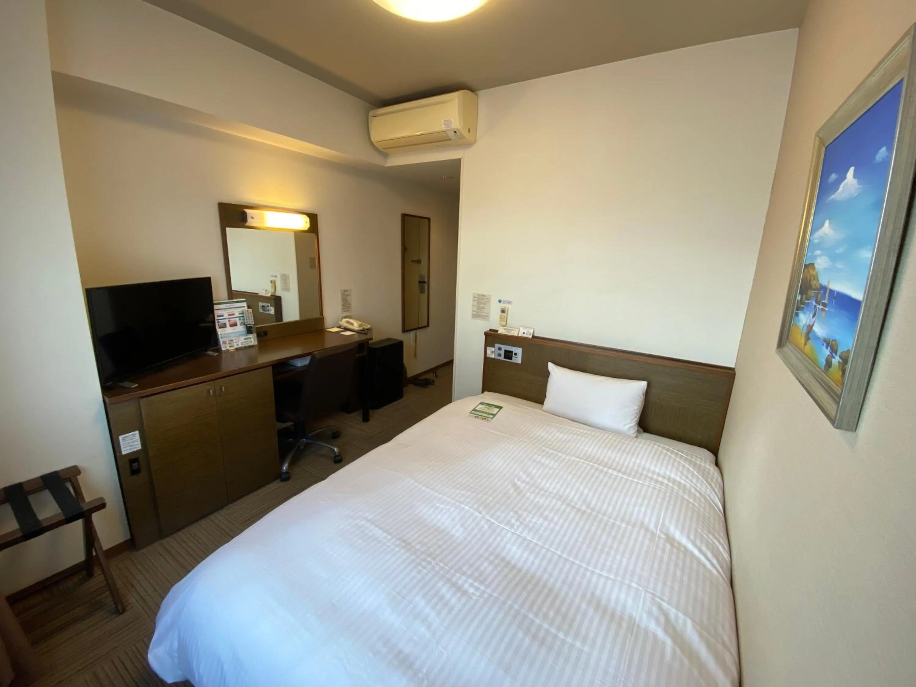 Photo of the whole room, Bed in Hotel Route-Inn Hanamaki