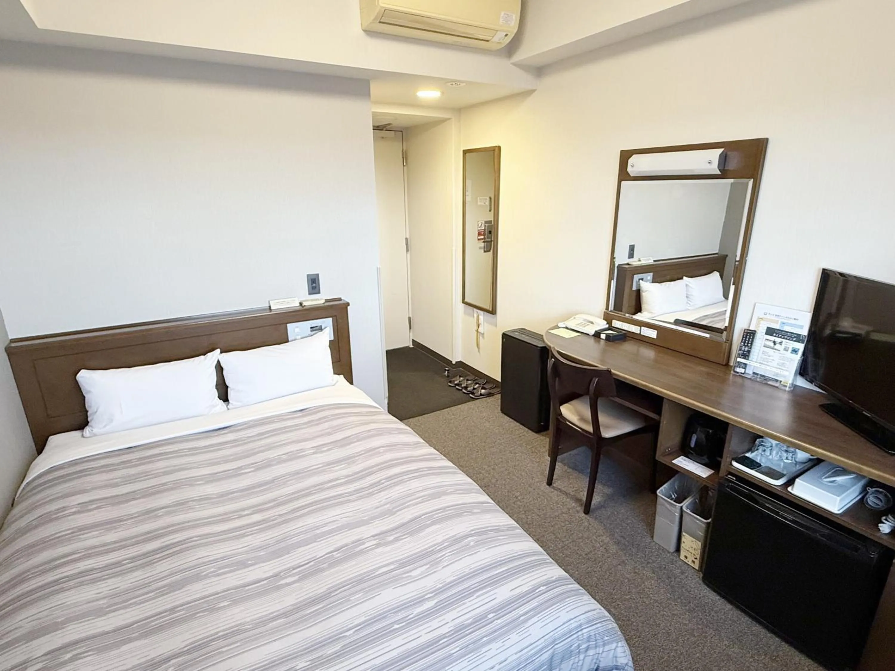 Photo of the whole room, Bed in Hotel Route-Inn Ichinoseki Inter