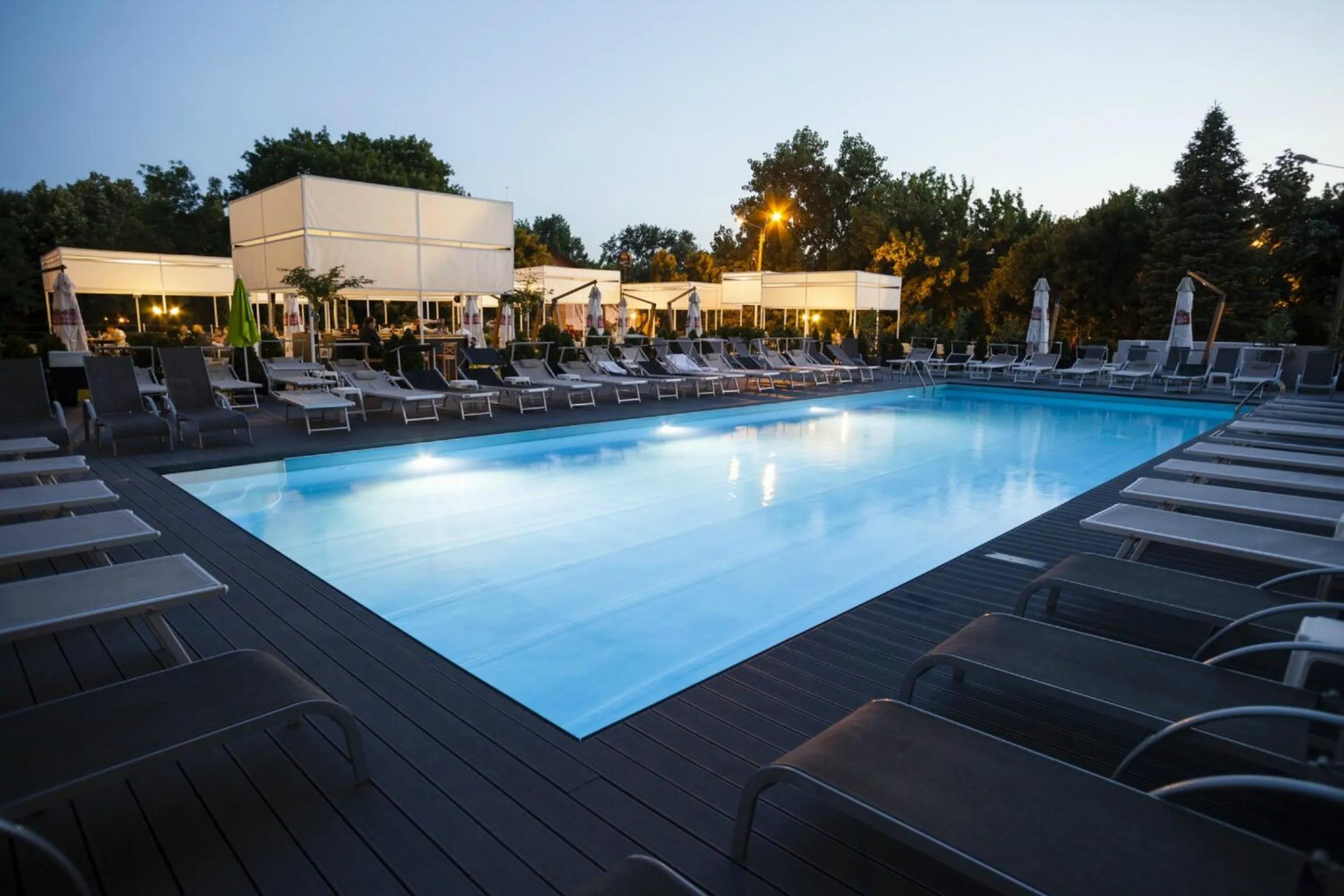 Swimming pool in Hotel Continental