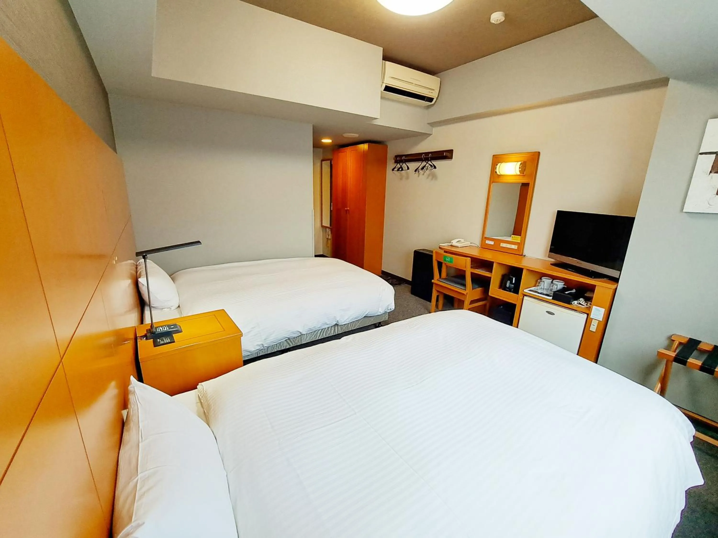 Photo of the whole room, Bed in Hotel Route-Inn Shinjyo Ekimae