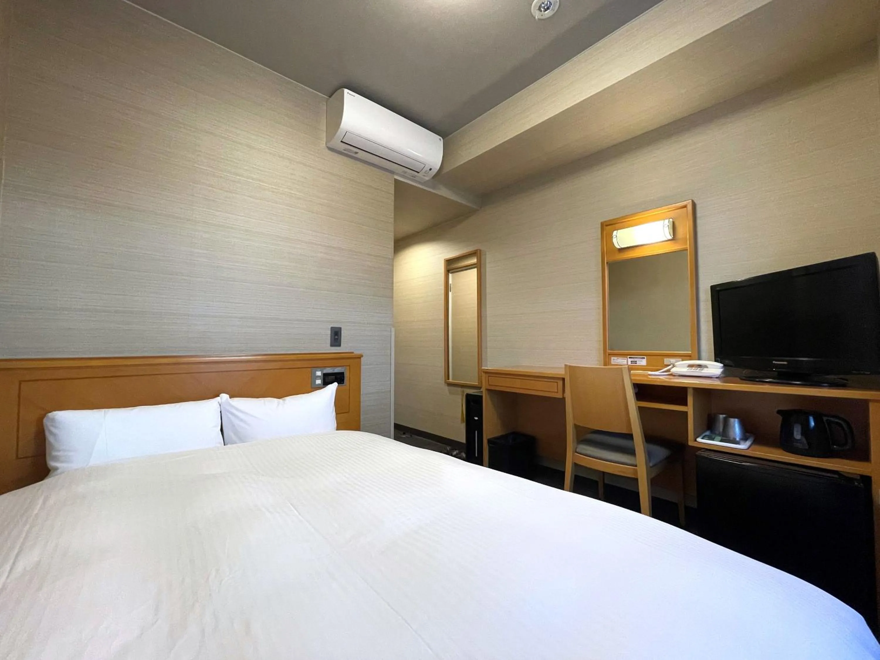 Photo of the whole room, Bed in Hotel Route-Inn Tendo