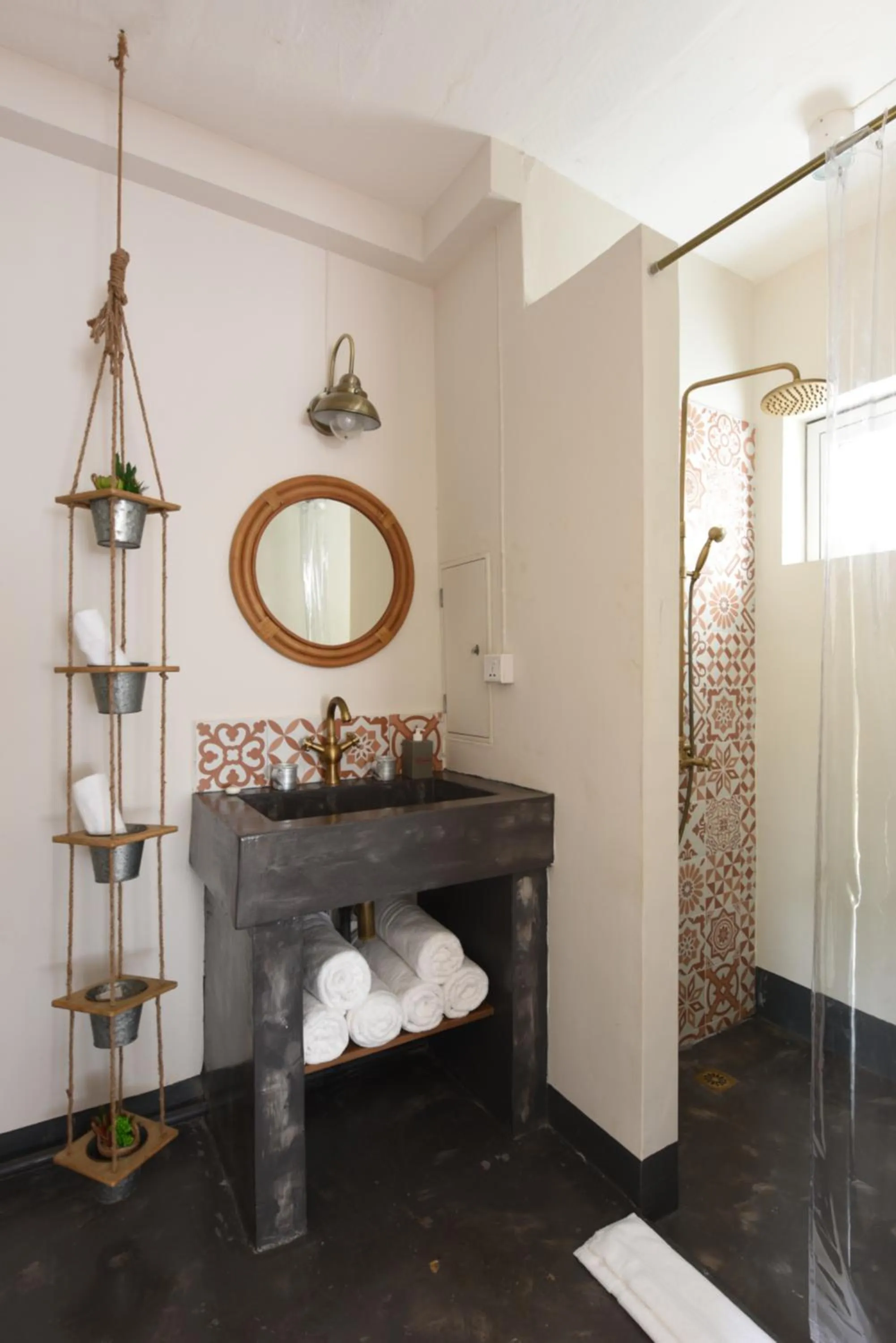 Shower in Kaz'alala Hosted B&B