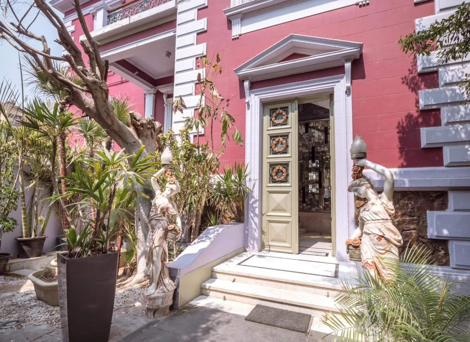 1920s Boutique Hotel and Restaurants