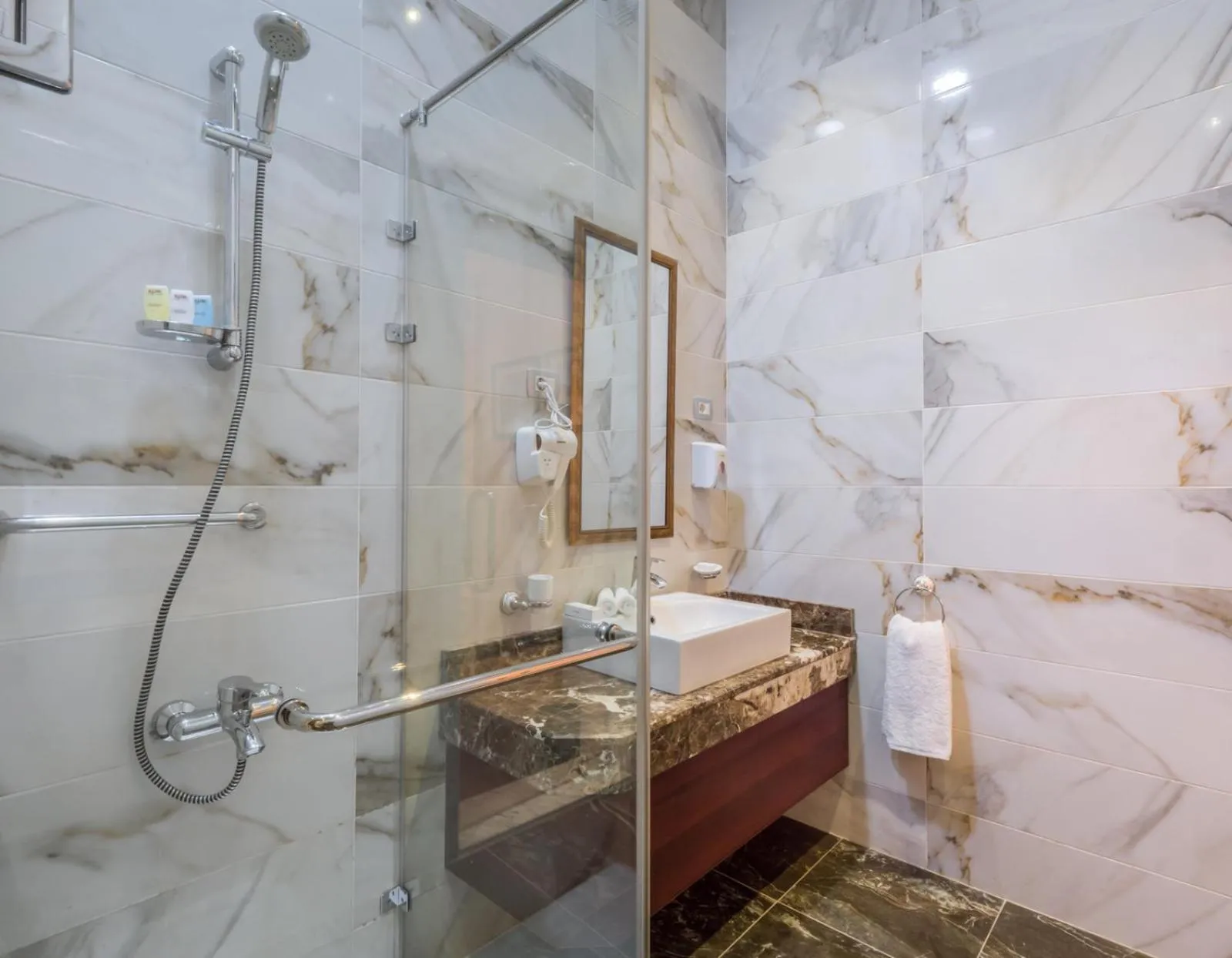Shower in 1920s Boutique Hotel and Restaurants