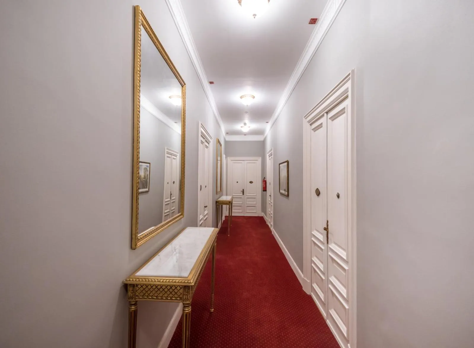 1920s Boutique Hotel and Restaurants