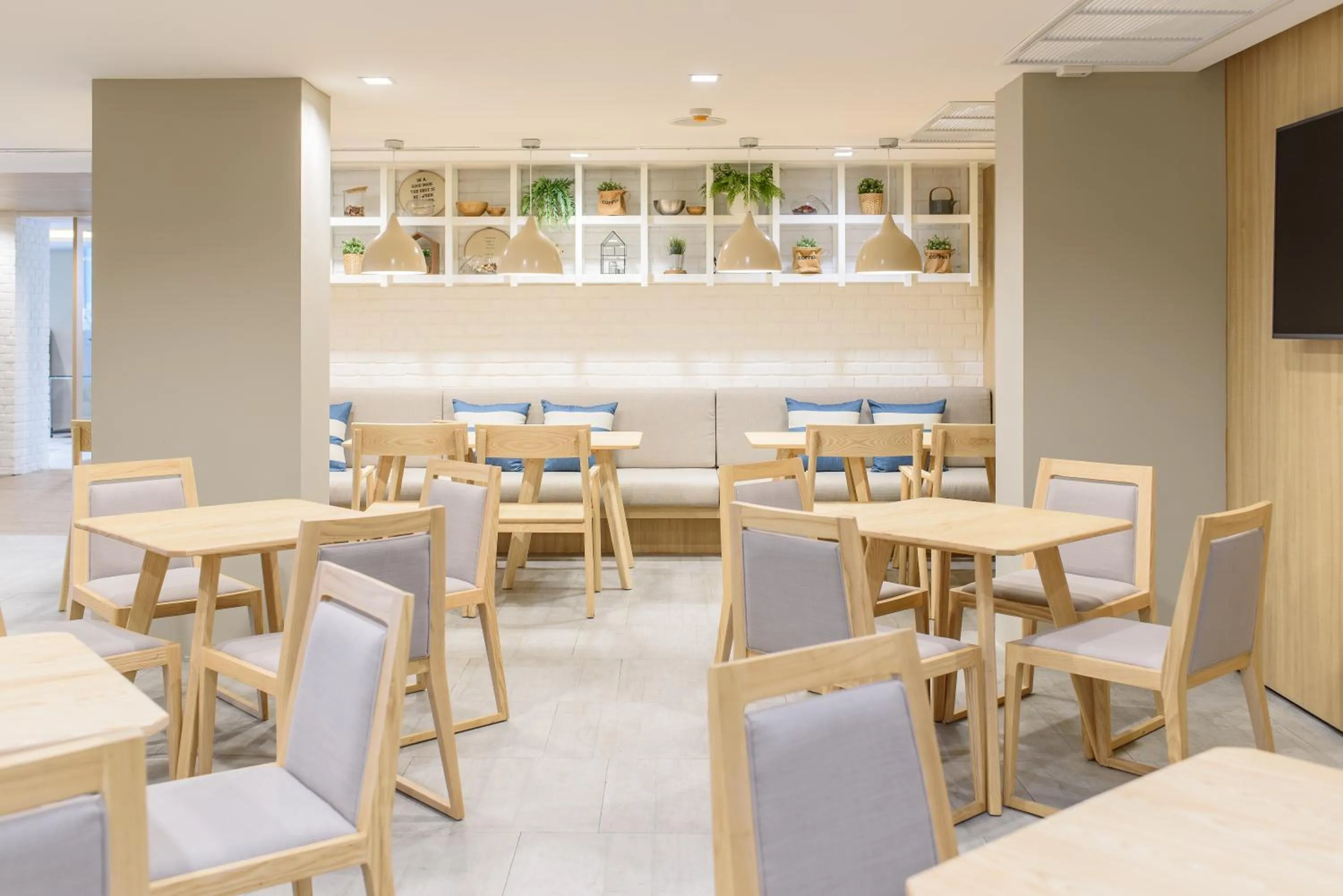 Restaurant/places to eat in Alix Bangkok Hotel