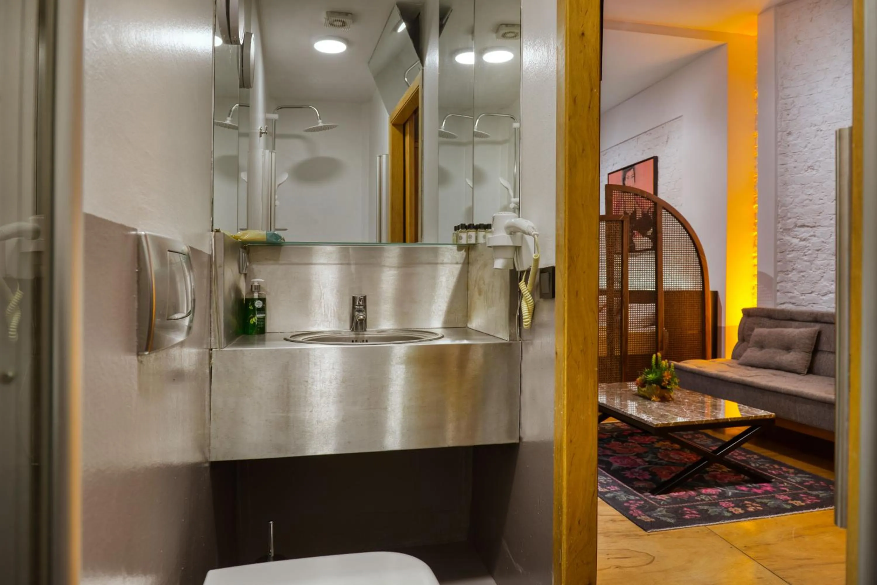 Bathroom in Mayer Loft Suites