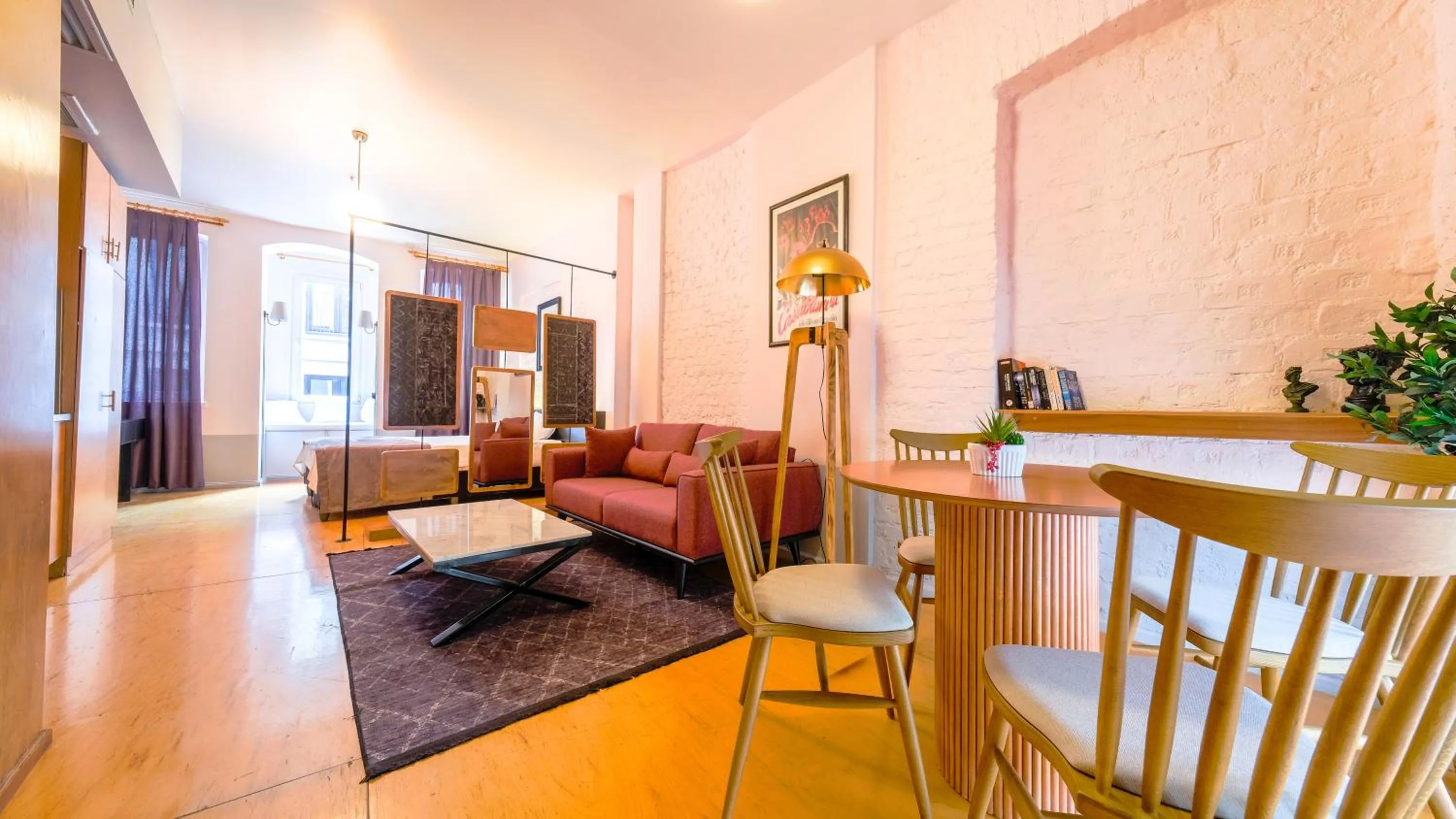 Living room in Mayer Loft Suites