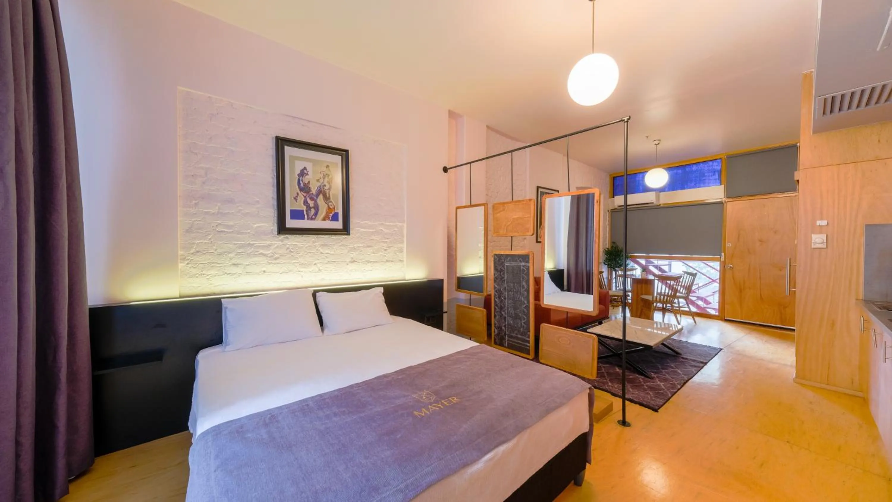 Living room, Bed in Mayer Loft Suites