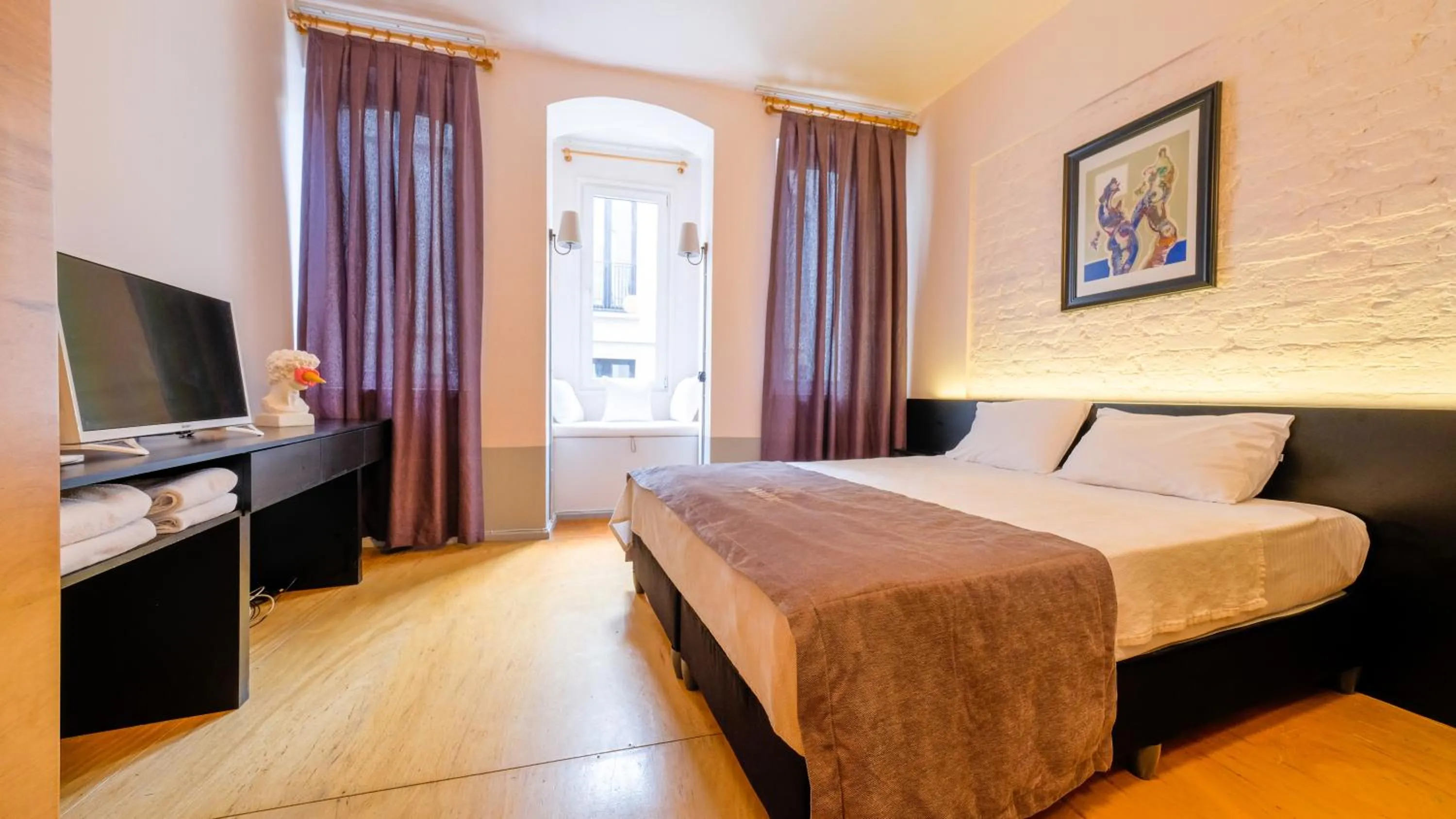 TV and multimedia, Bed in Mayer Loft Suites