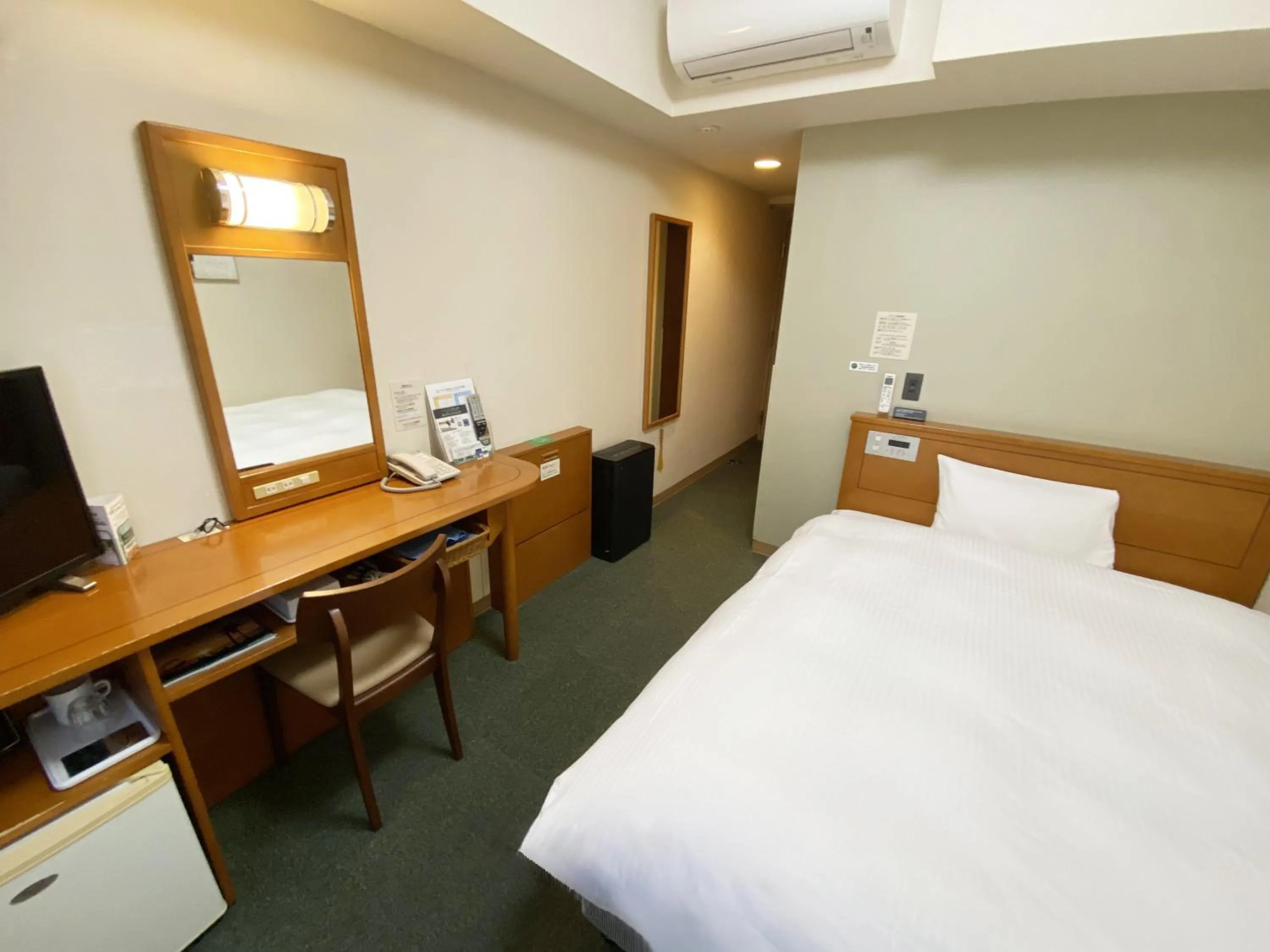 Photo of the whole room, Bed in Hotel Route-Inn Fukaya Ekimae