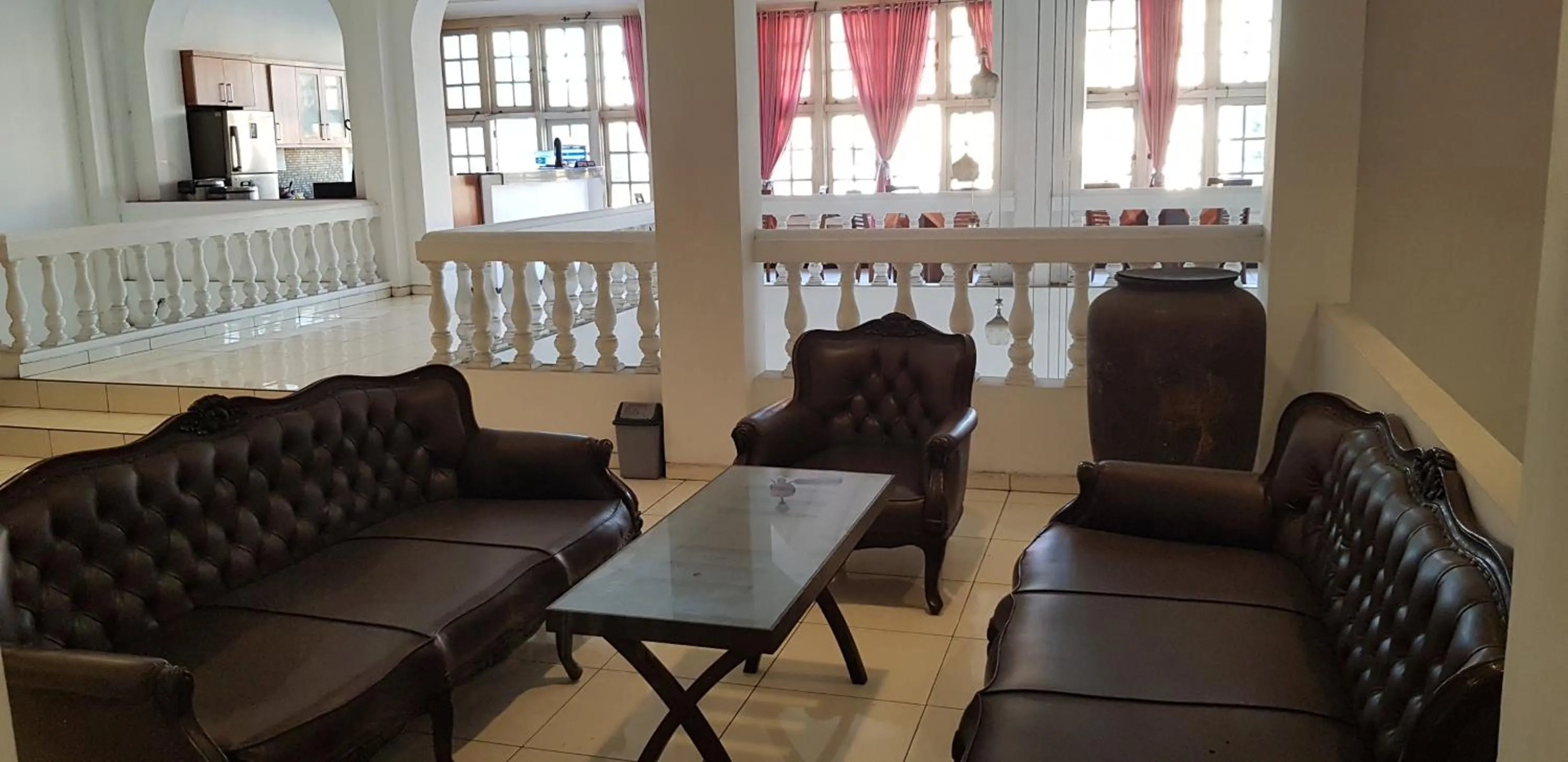 Restaurant/places to eat in Hotel Dequr Jakarta Kota