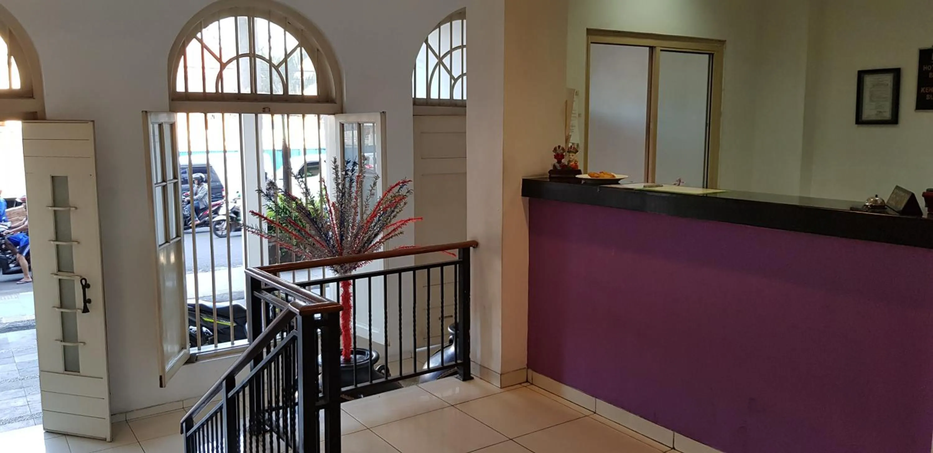 Living room in Hotel Dequr Jakarta Kota