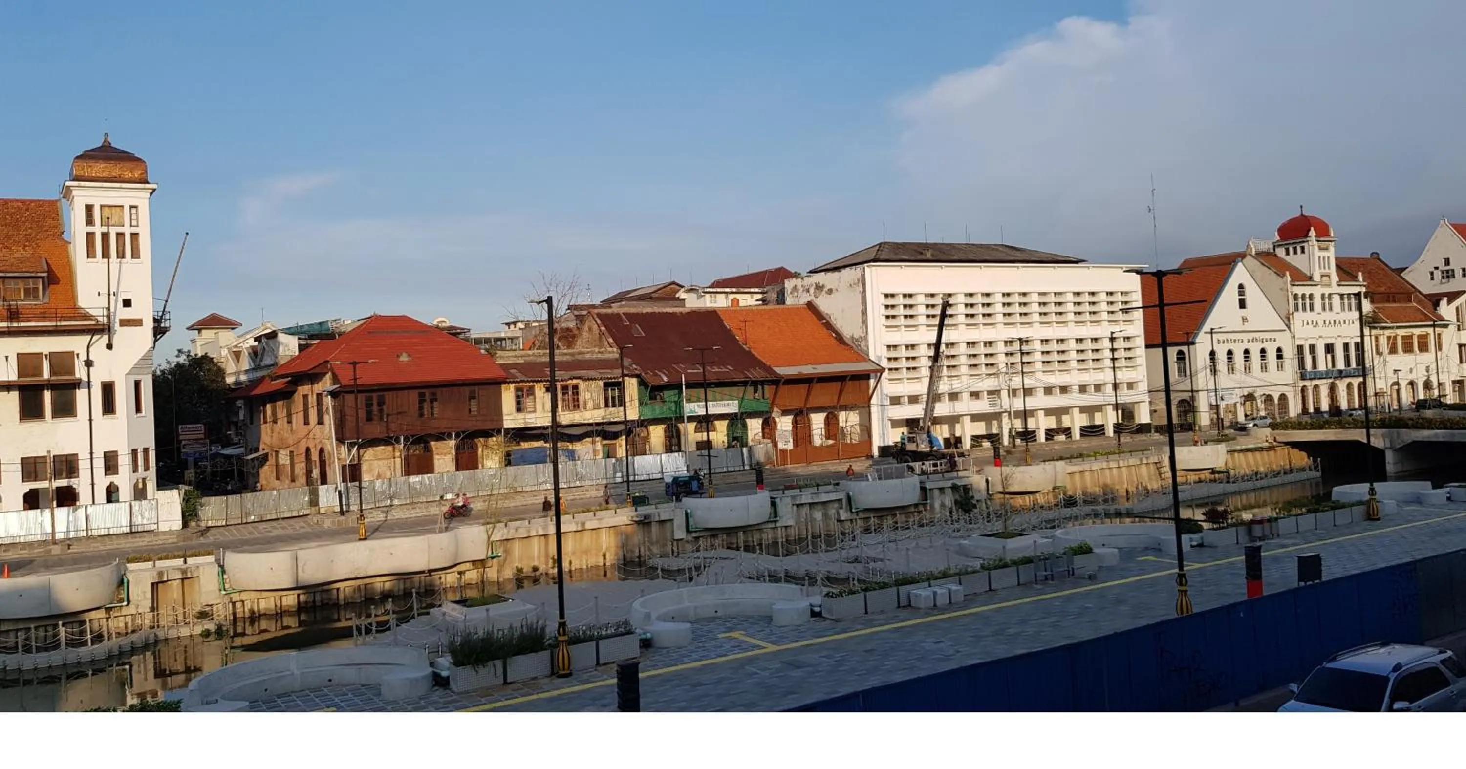 Street view in Hotel Dequr Jakarta Kota