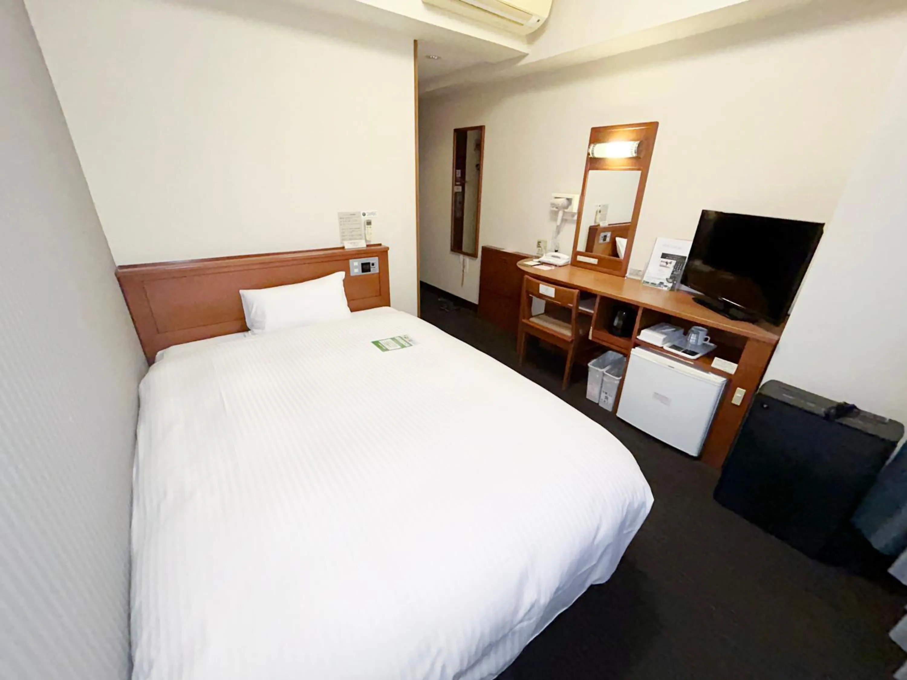 Photo of the whole room, Bed in Hotel Route-Inn Tosu Ekimae