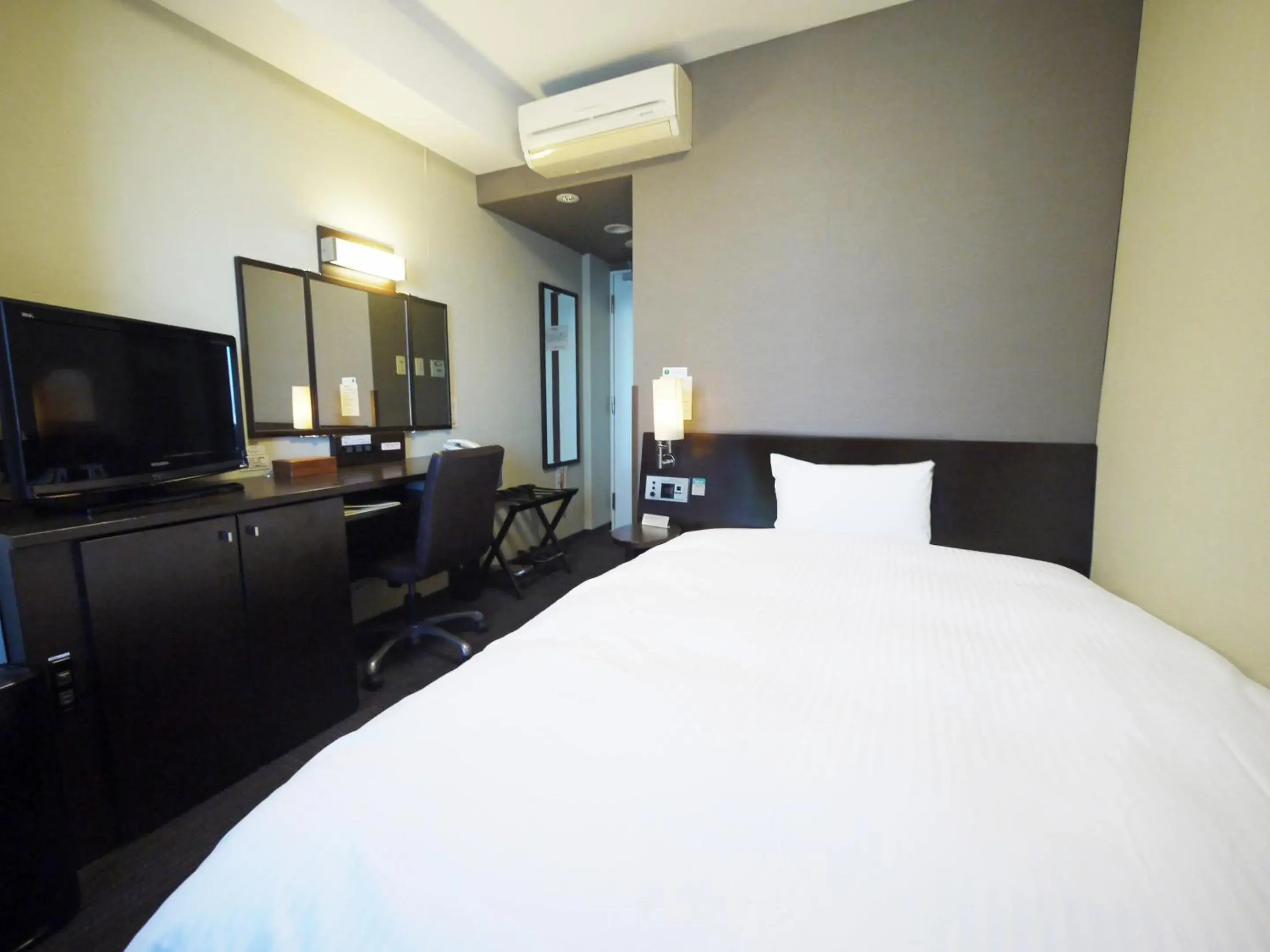 Comfort Single Room - single occupancy - Non-Smoking in Hotel Route-Inn Saga Ekimae Comfort Single Room - single occupancy - Non-Smoking in Hotel Route-Inn Saga Ekimae