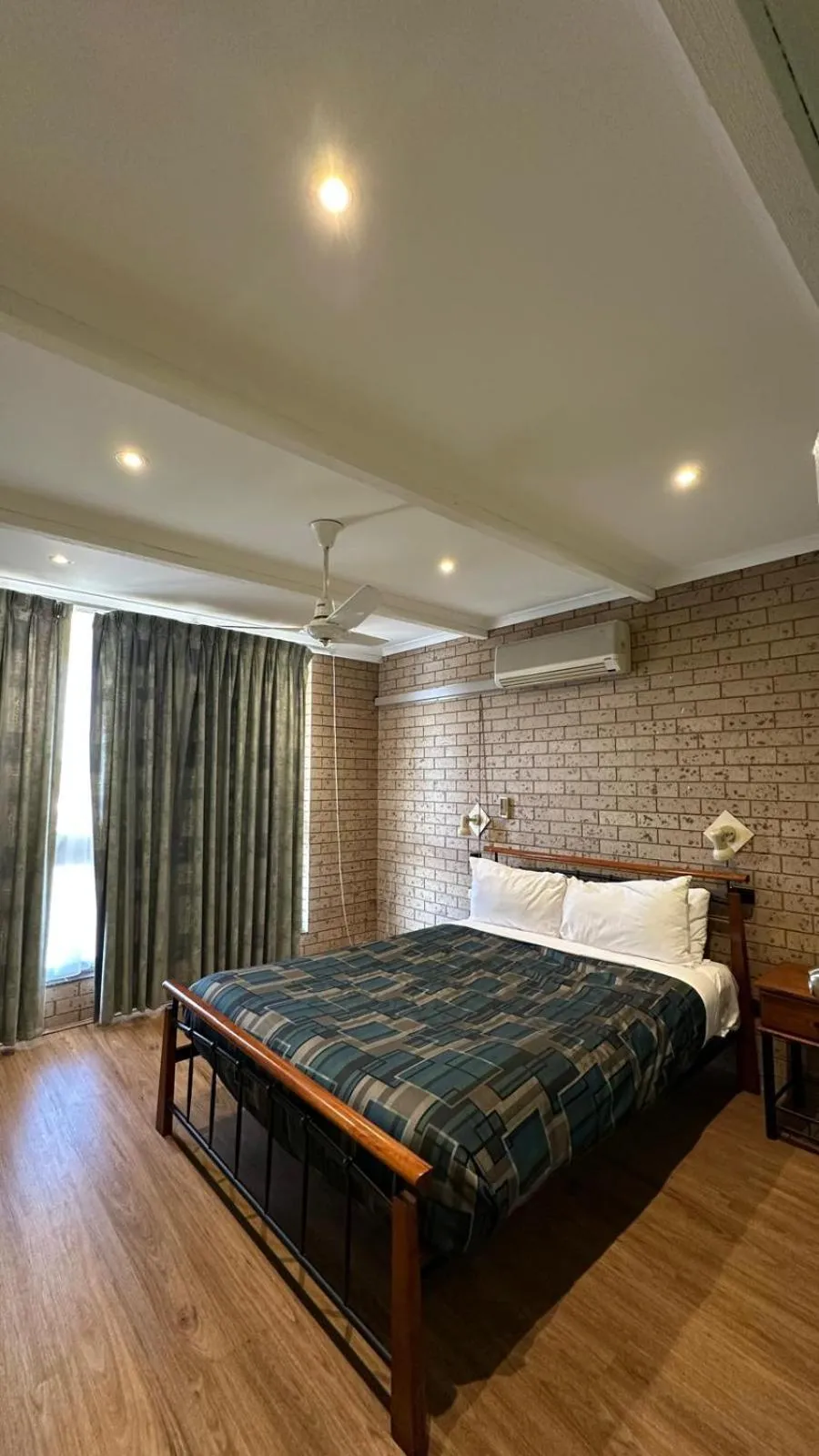 Bed in Belltower Motor Inn