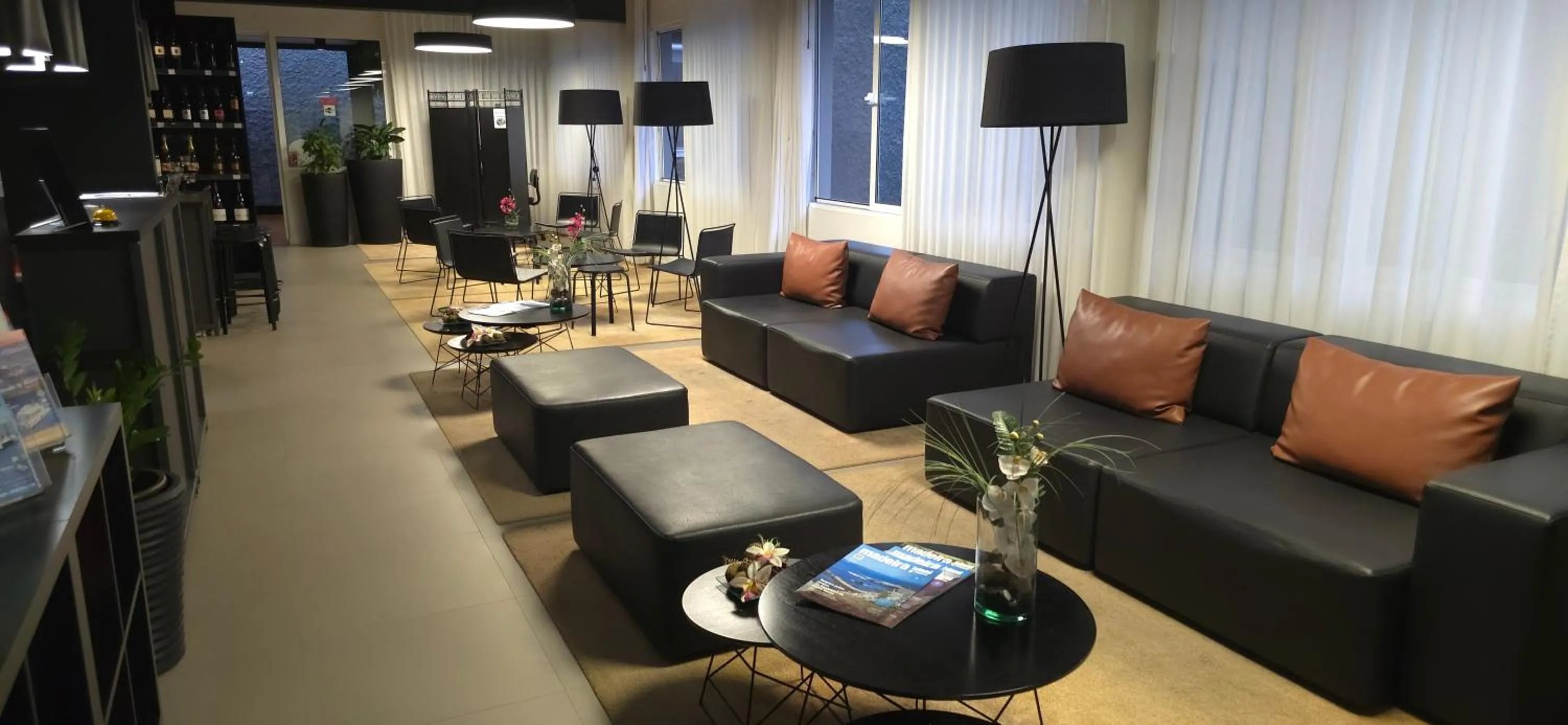 Communal lounge/ TV room in Apartamentos Turisticos Paraiso