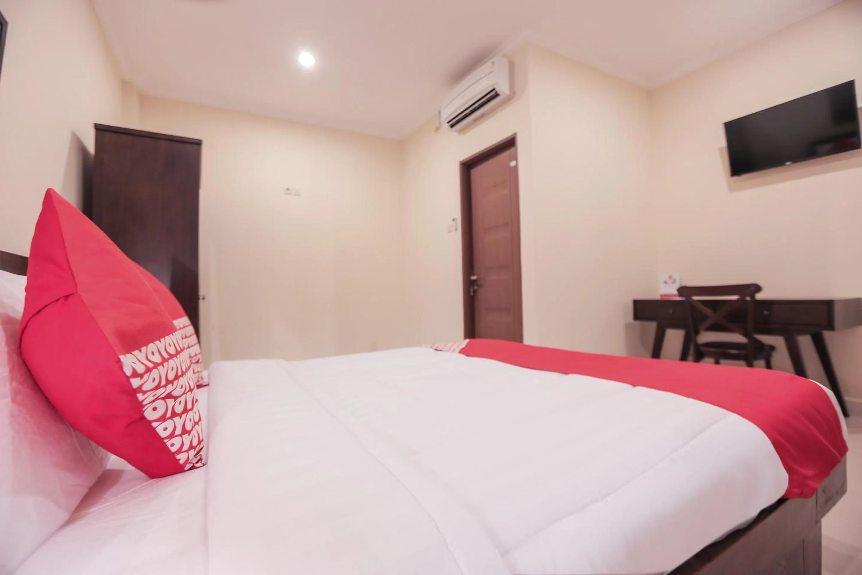 Bedroom, Bed in Capital O 133 Griya Ciaji