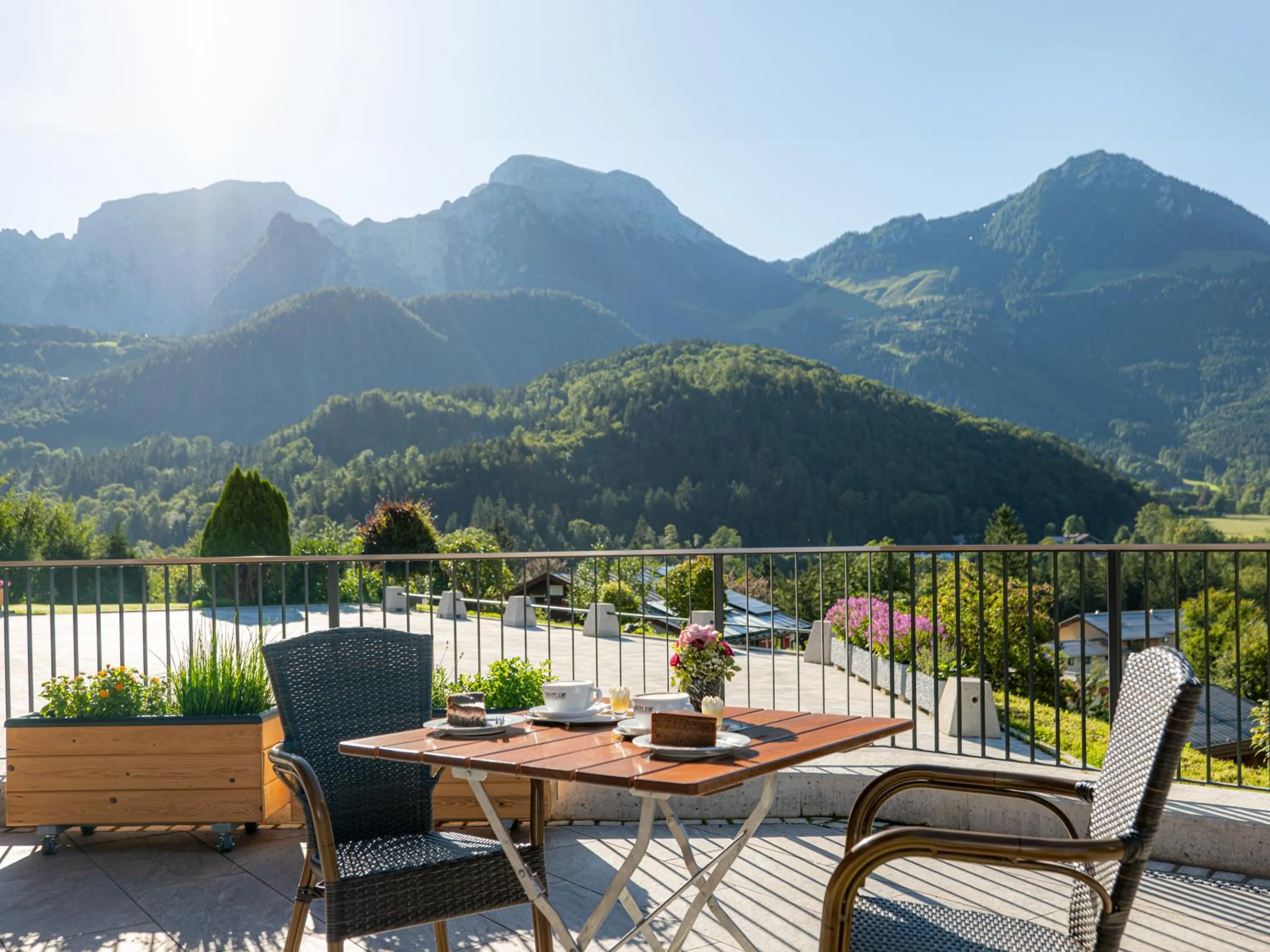 Restaurant/places to eat in Hotel Hanauerlehen - ruhige & zentrale Top-Lage - mit Schwimmbad, Sauna, Parkplätze & Café - bayerischer Familienbetrieb