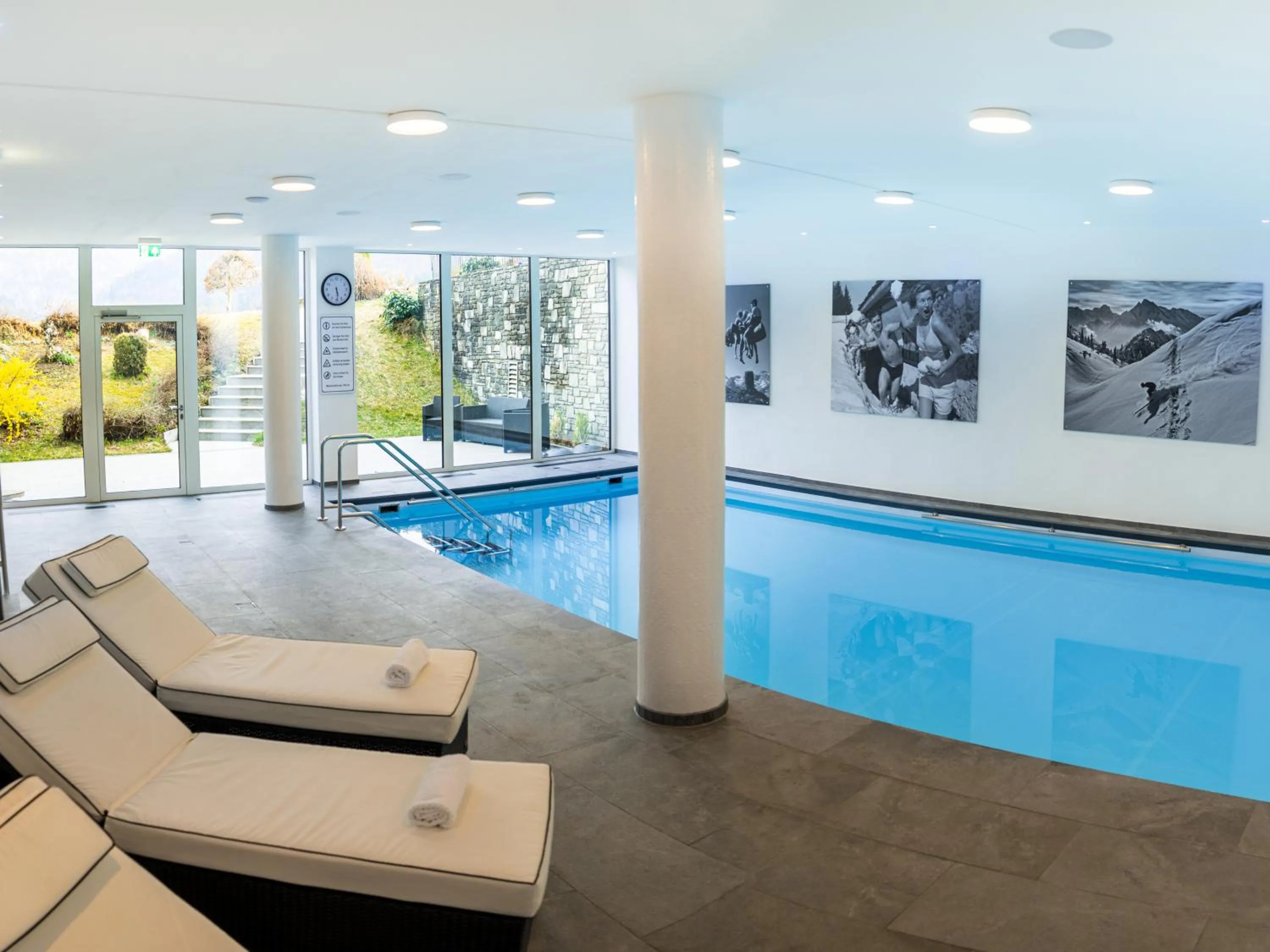 Swimming pool in Hotel Hanauerlehen - ruhige & zentrale Top-Lage - mit Schwimmbad, Sauna, Parkplätze & Café - bayerischer Familienbetrieb