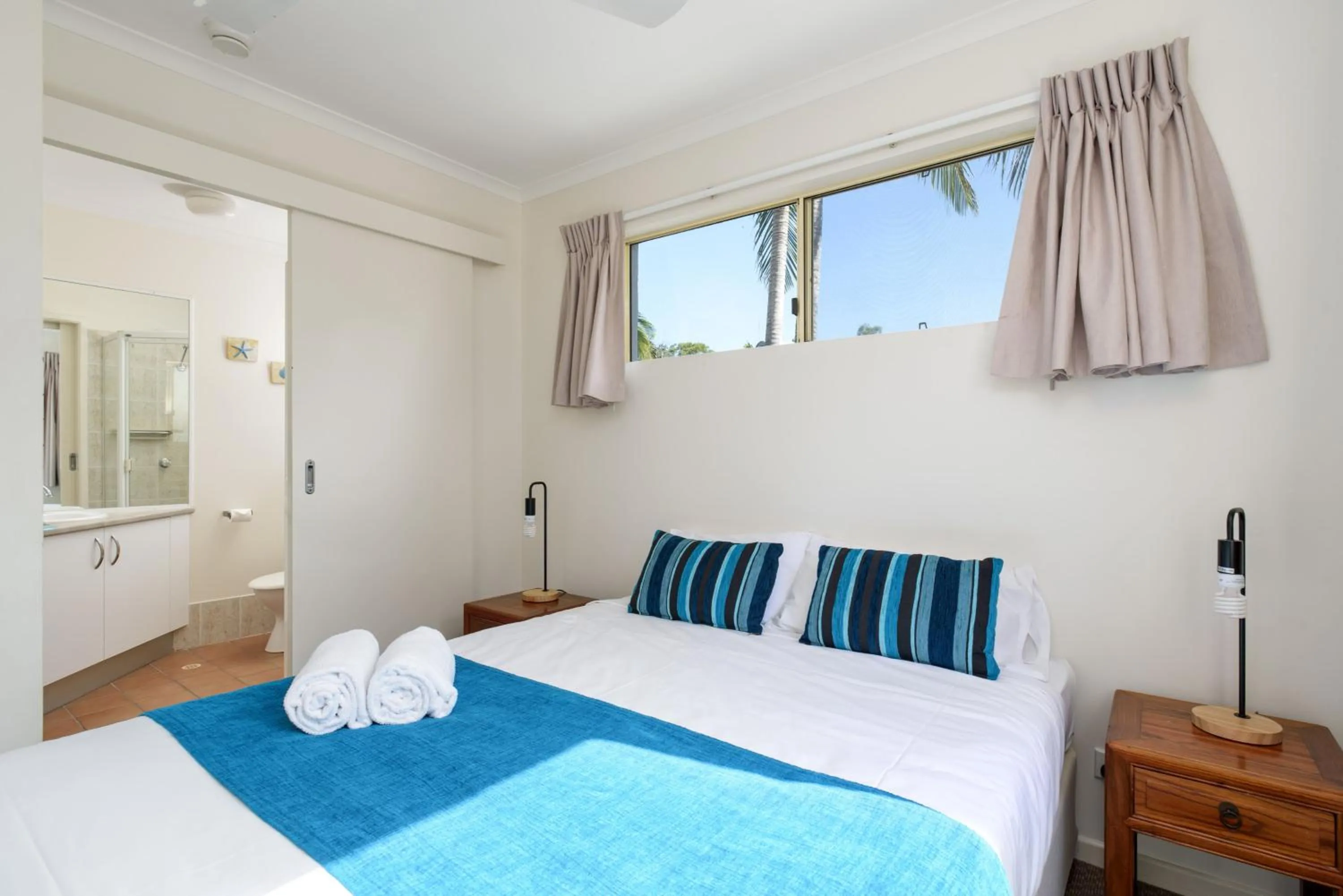Bed in Rainbow Getaway Holiday Apartments