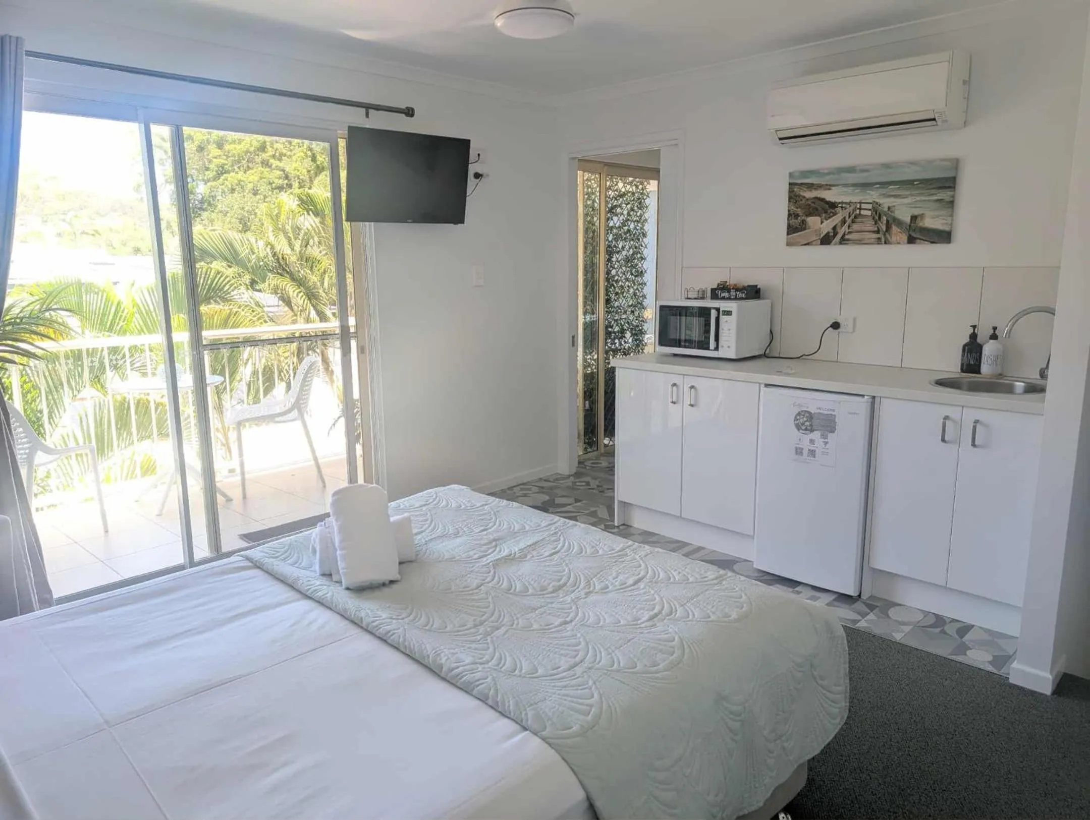 Coffee/tea facilities, Bed in Rainbow Getaway Holiday Apartments